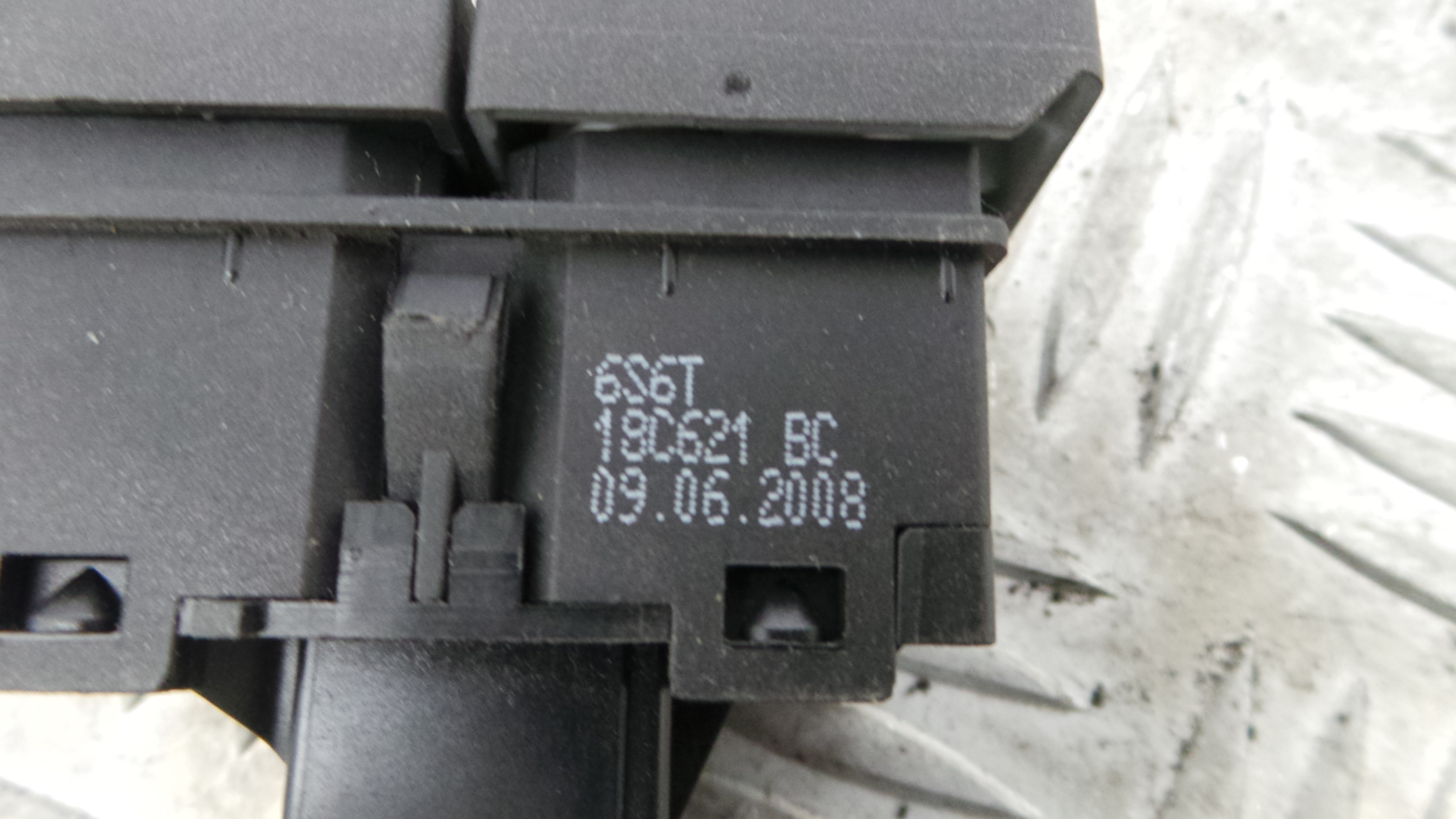 Botões da Consola 6S6T-18C621-BC - FORD FIESTA V (JH_, JD_)-33642378