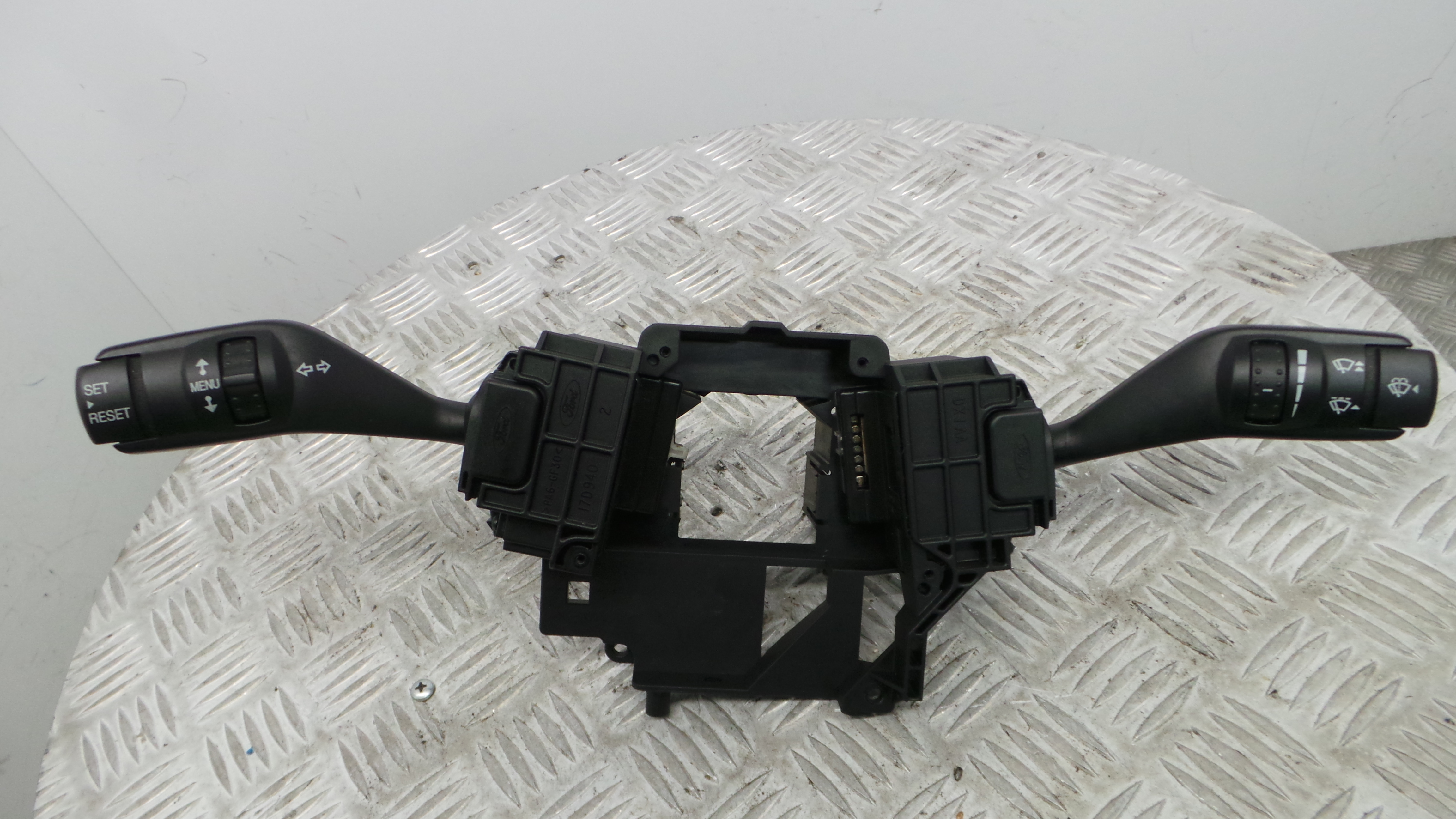 Manete / Comando dos Piscas 4M5T-13N064-HH - FORD FOCUS III-33643136