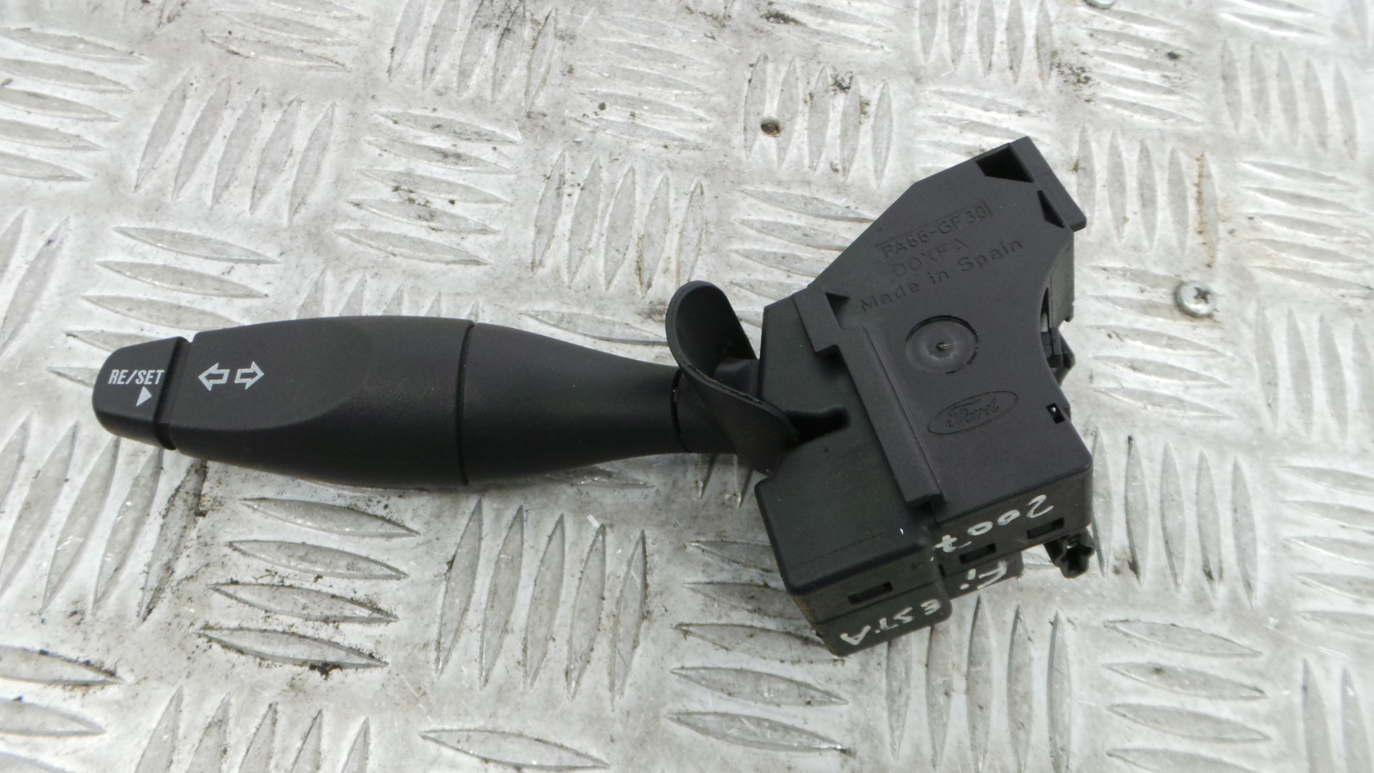 Manete / Comando dos Piscas 6S6T-13335-AA - FORD FIESTA V (JH_, JD_)-33643209 Manete / Comando dos Piscas 6S6T-13335-AA - FORD FIESTA V (JH_, JD_)-33643209