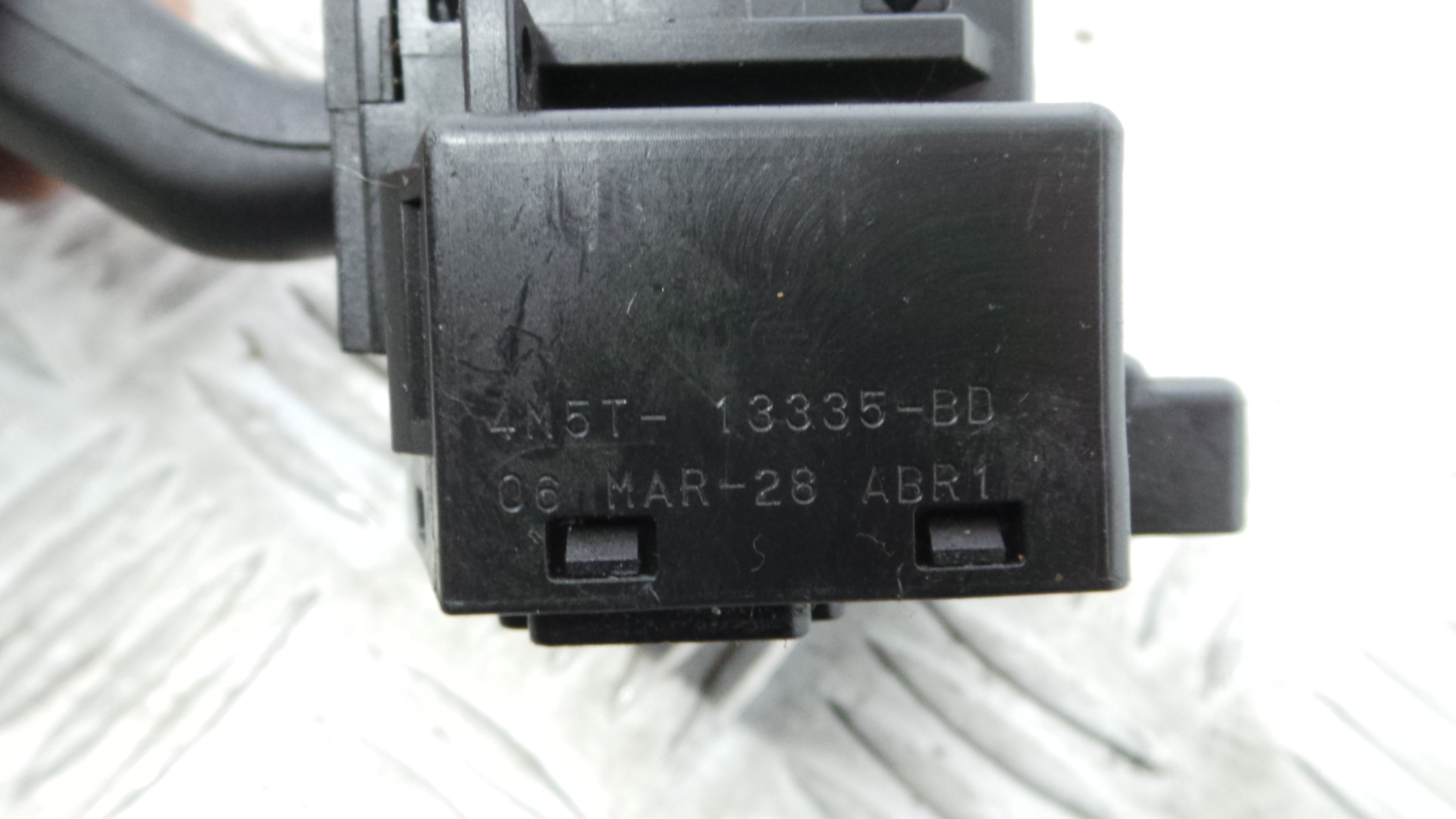 Manete / Comando dos Piscas 4M5T-13335-BD - FORD C-MAX (DM2)-33643215