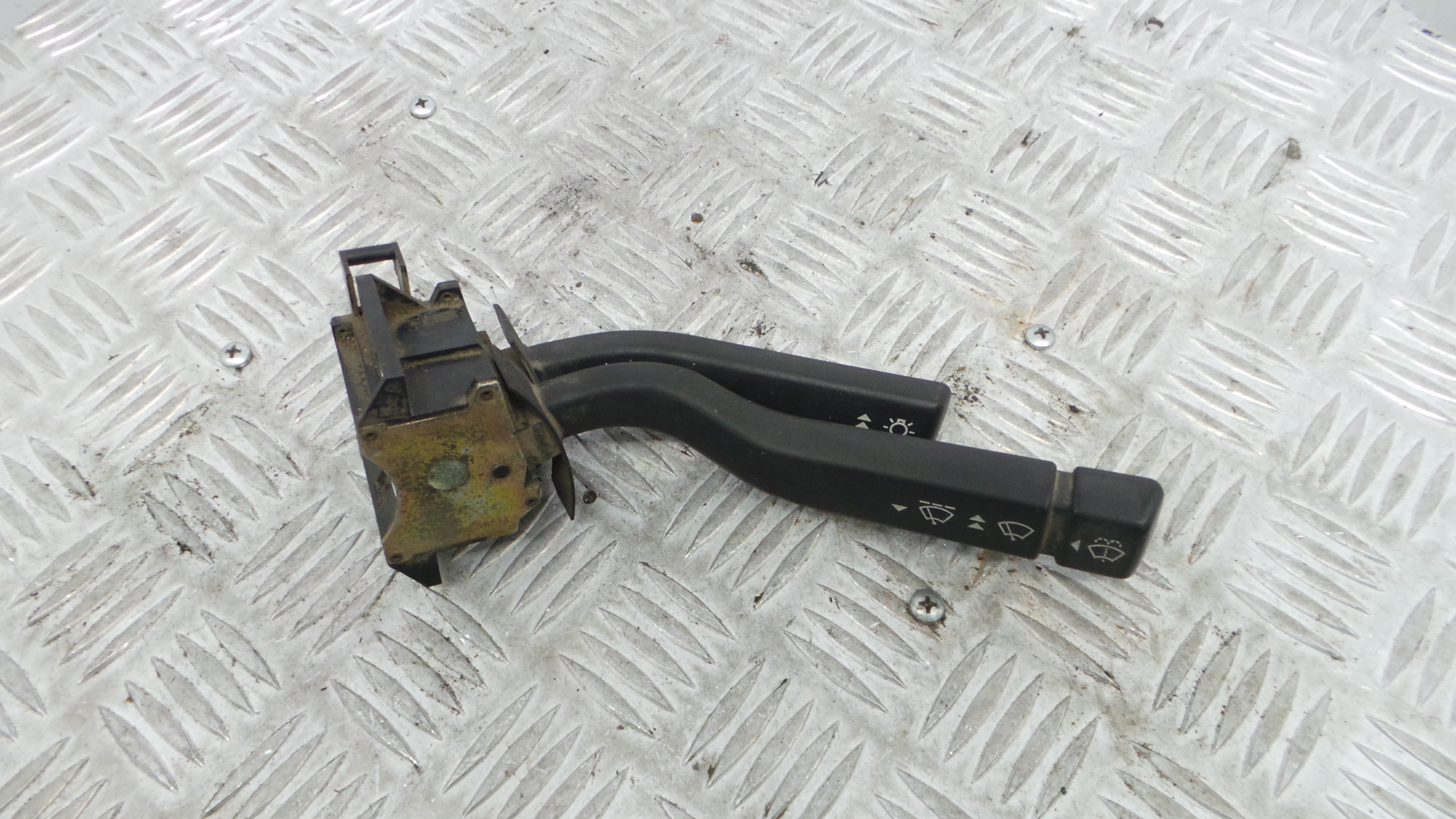 Comando de Limpa Para Brisas 95VB-11K665-AA - FORD TRANSIT Caixa (E_ _), TRANSIT Van (E_ _)-33643239