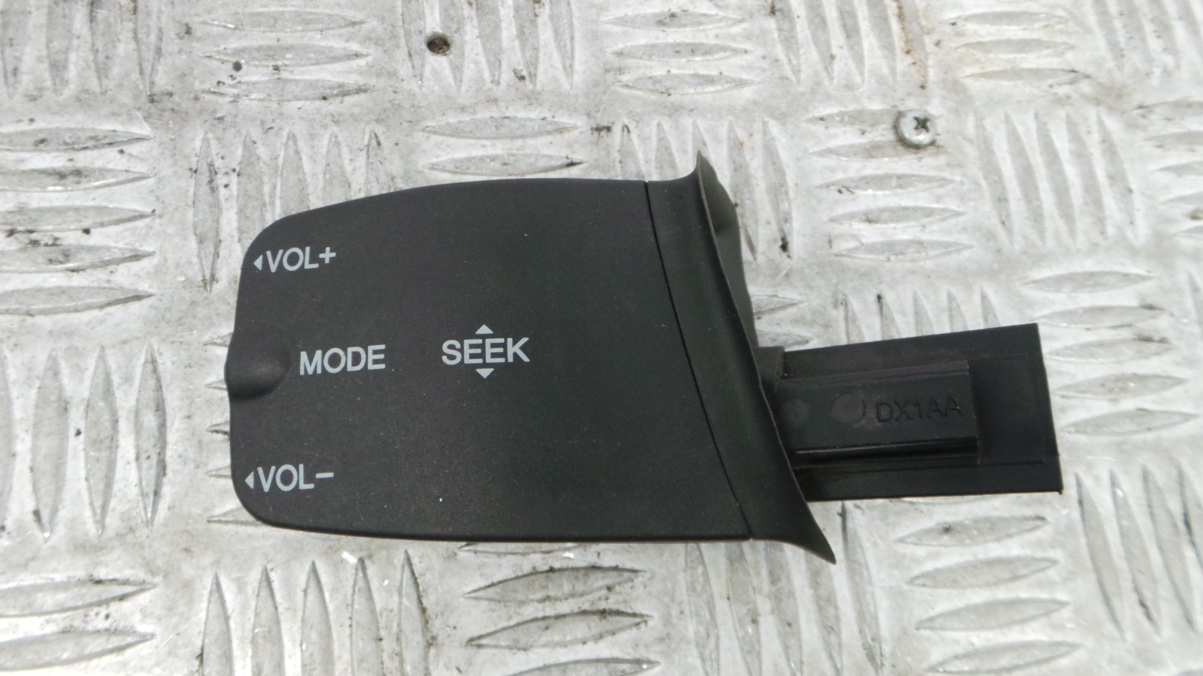 Comando do Rádio 3M5T-14K14 - FORD FOCUS II (DA_, HCP, DP)-33643245 Comando do Rádio 3M5T-14K14 - FORD FOCUS II (DA_, HCP, DP)-33643245