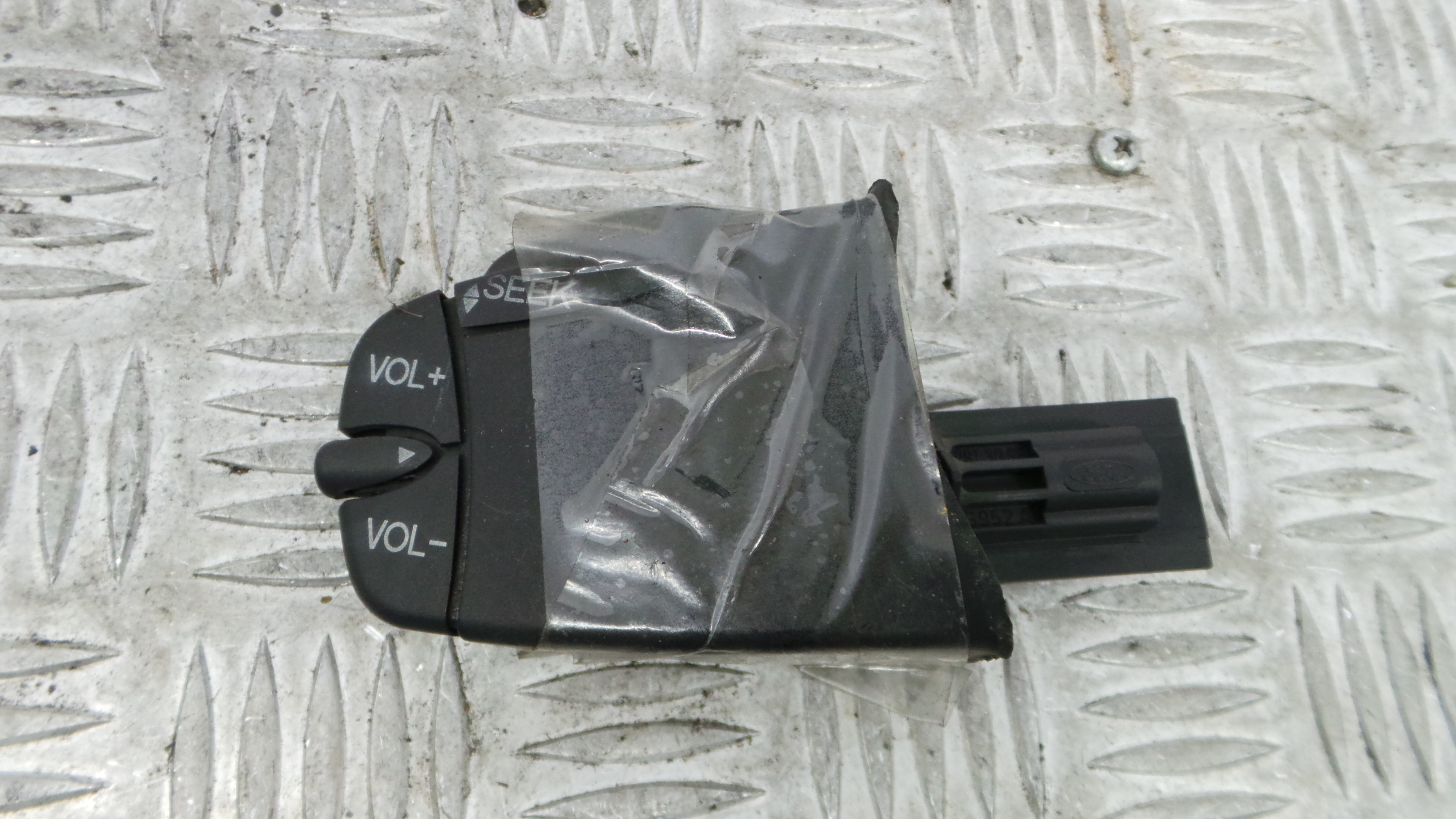 Comando do Rádio 98AB-14K147-AC - FORD FOCUS I (DAW, DBW)-33643260