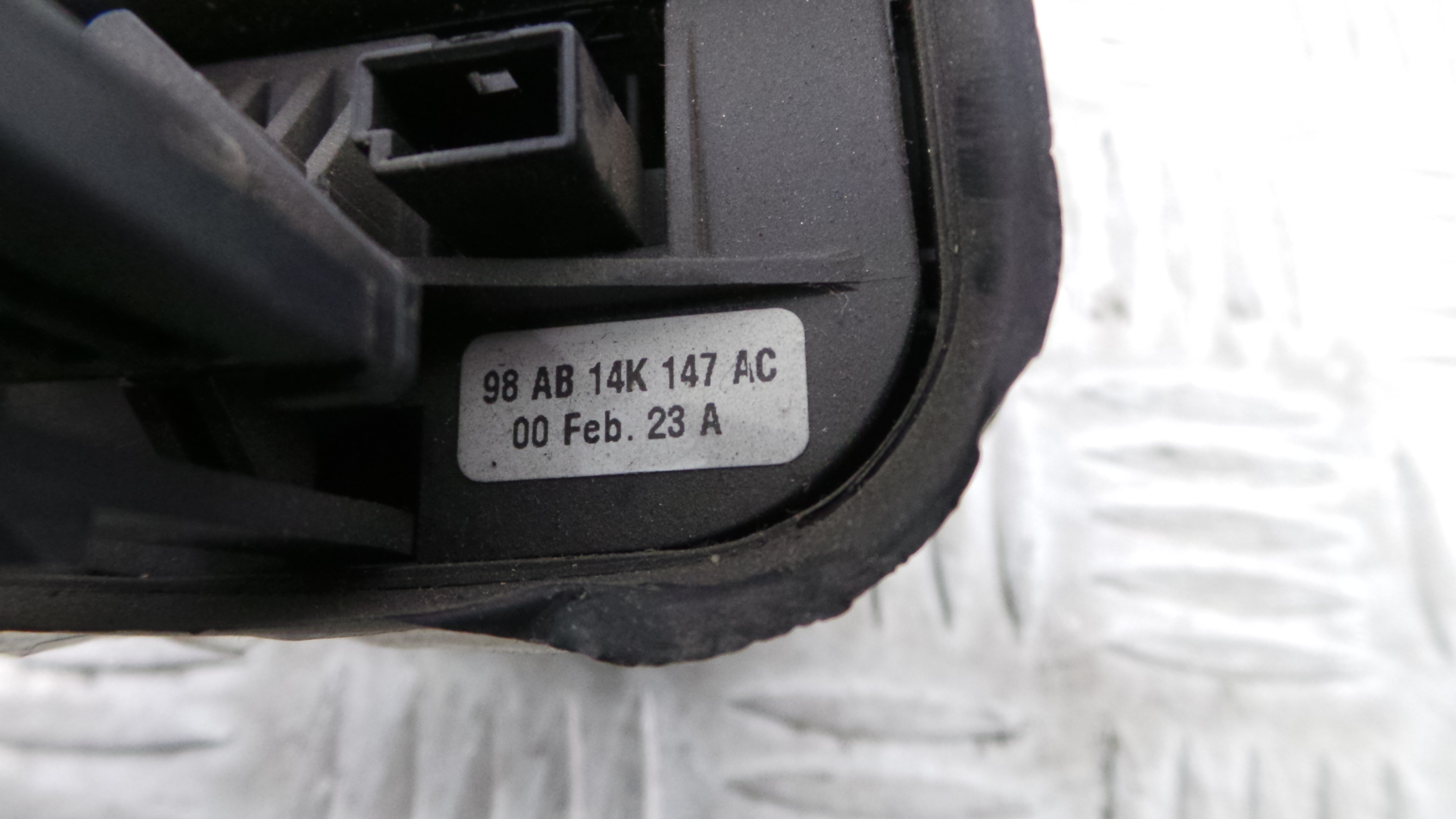 Comando do Rádio 98AB-14K147-AC - FORD FOCUS I (DAW, DBW)-33643260