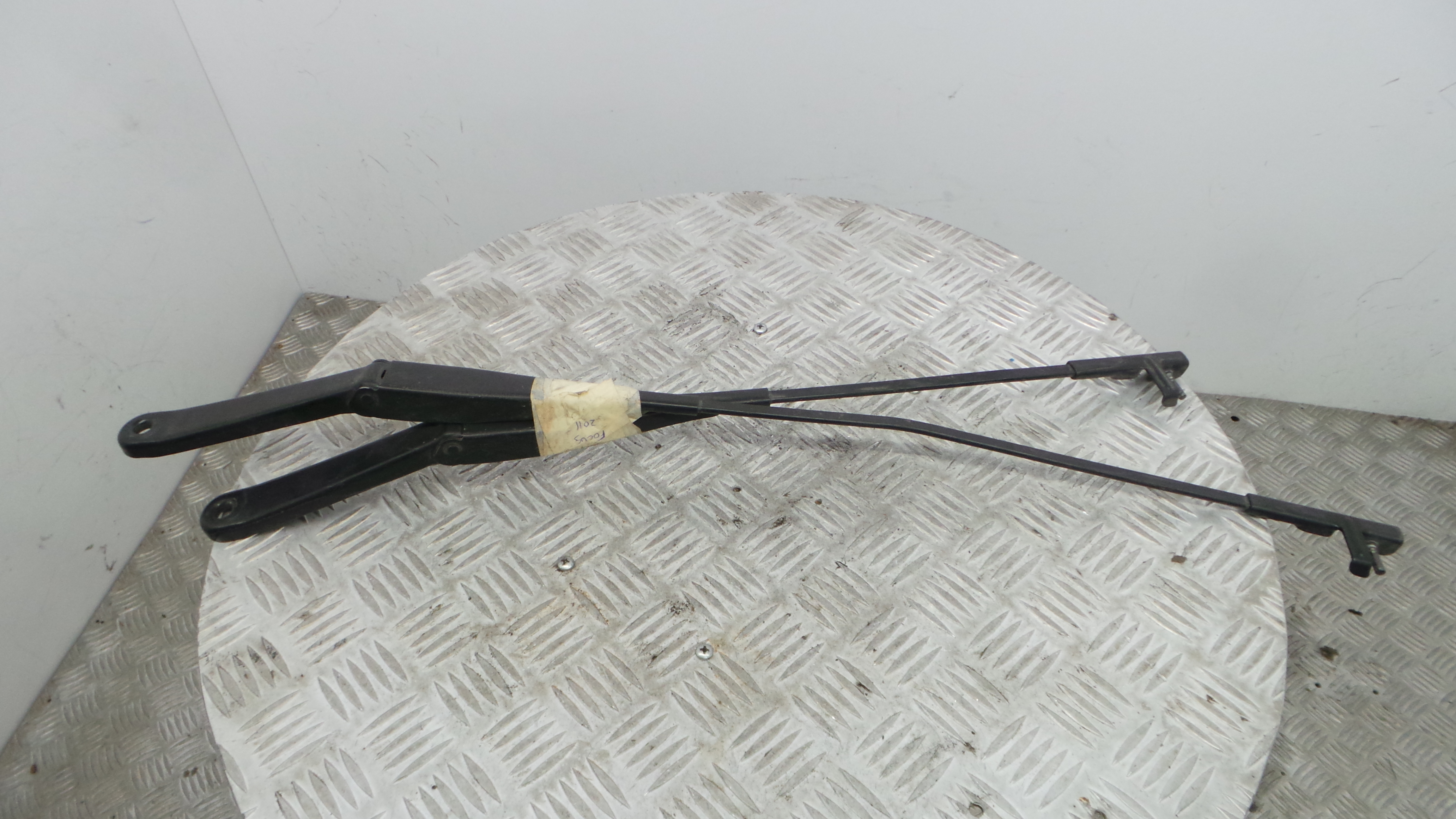 Braço Do Limpa-vidros 4M51-17526-AE - FORD FOCUS III-33643294 Braço Do Limpa-vidros 4M51-17526-AE - FORD FOCUS III-33643294