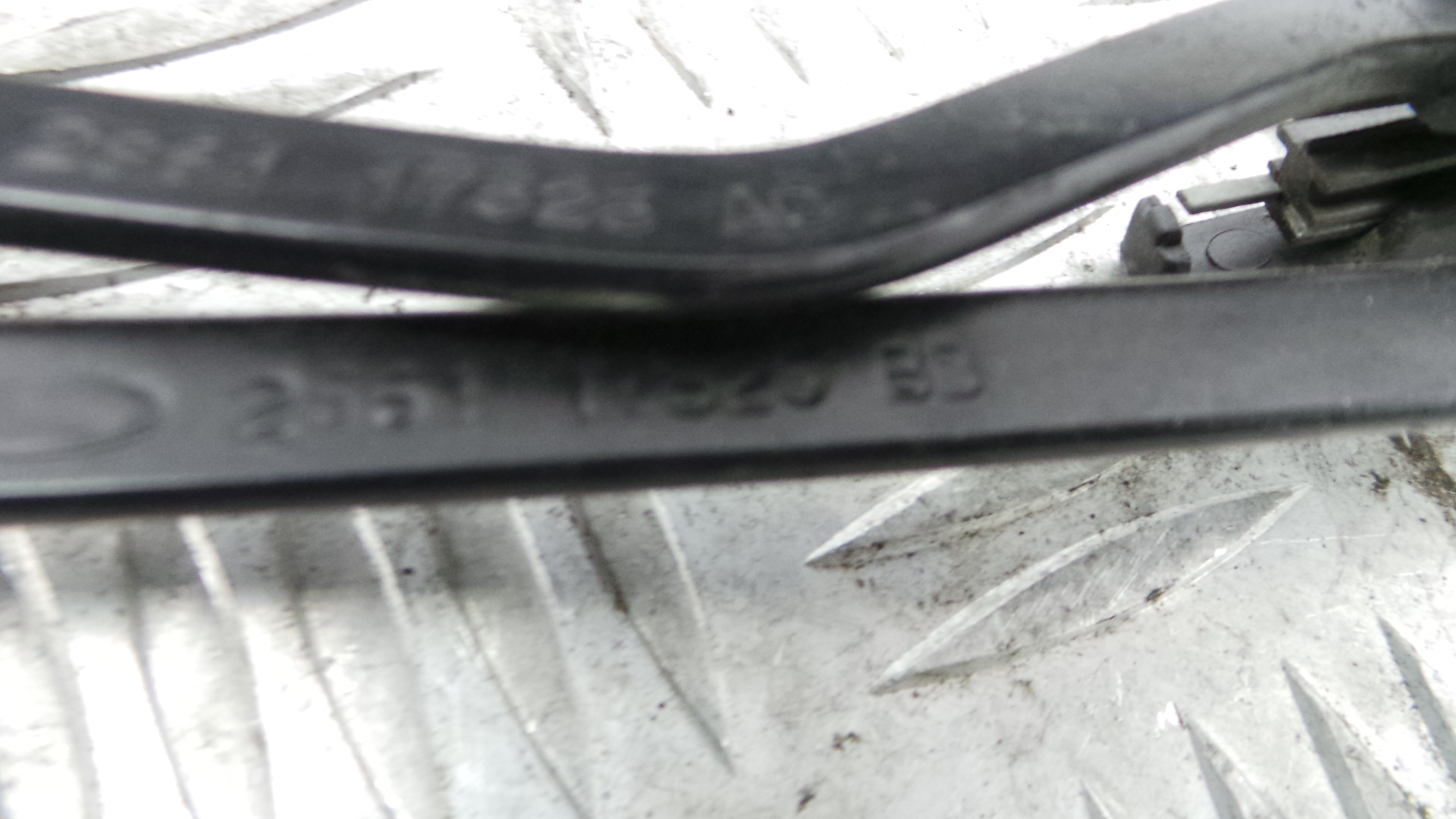 Braço Do Limpa-vidros 2S61-17526-AC - FORD FIESTA VI (CB1, CCN)-33643298