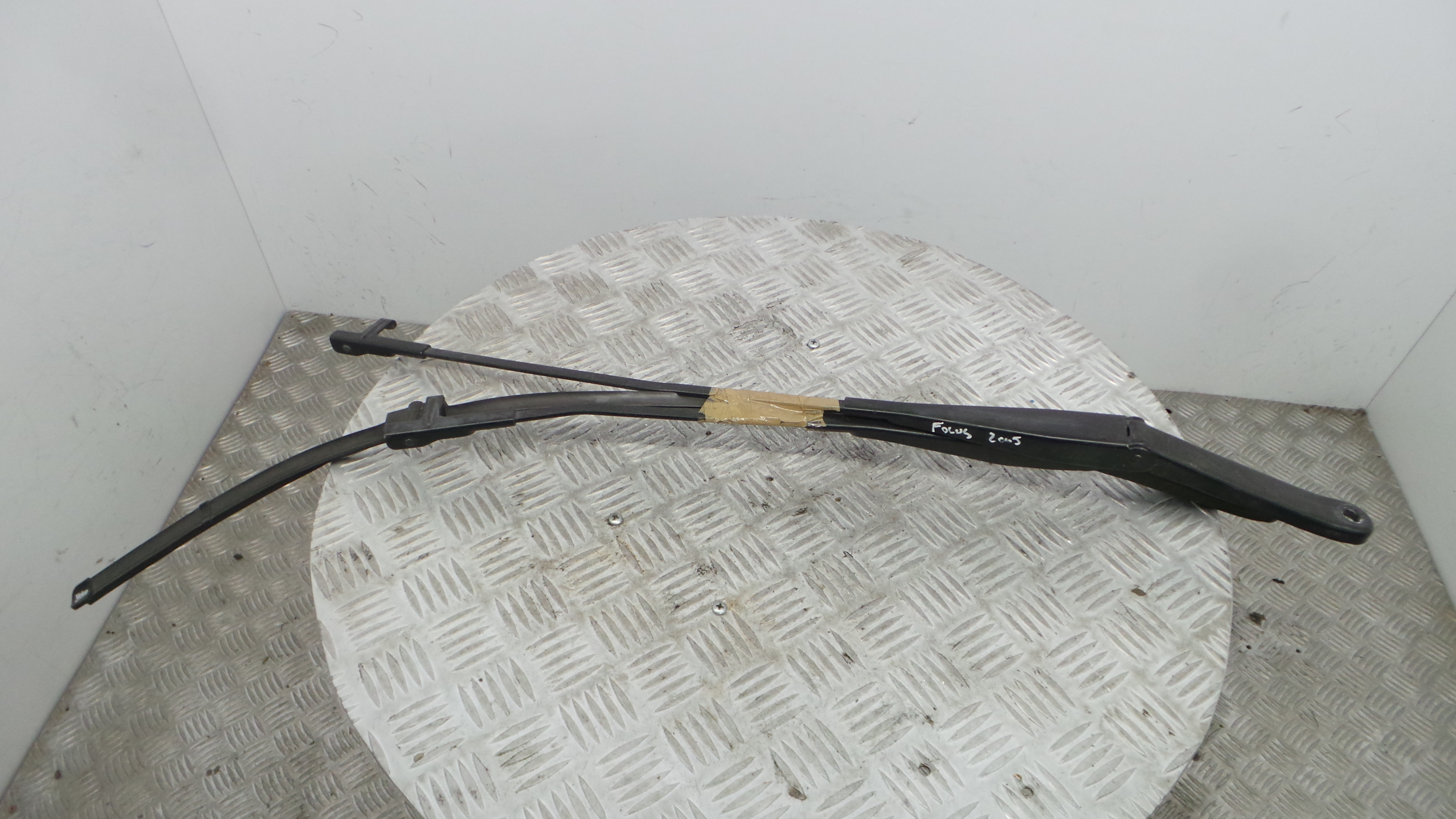 Braço Do Limpa-vidros 4M51-17526-AB - FORD FOCUS II (DA_, HCP, DP)-33643303 Braço Do Limpa-vidros 4M51-17526-AB - FORD FOCUS II (DA_, HCP, DP)-33643303