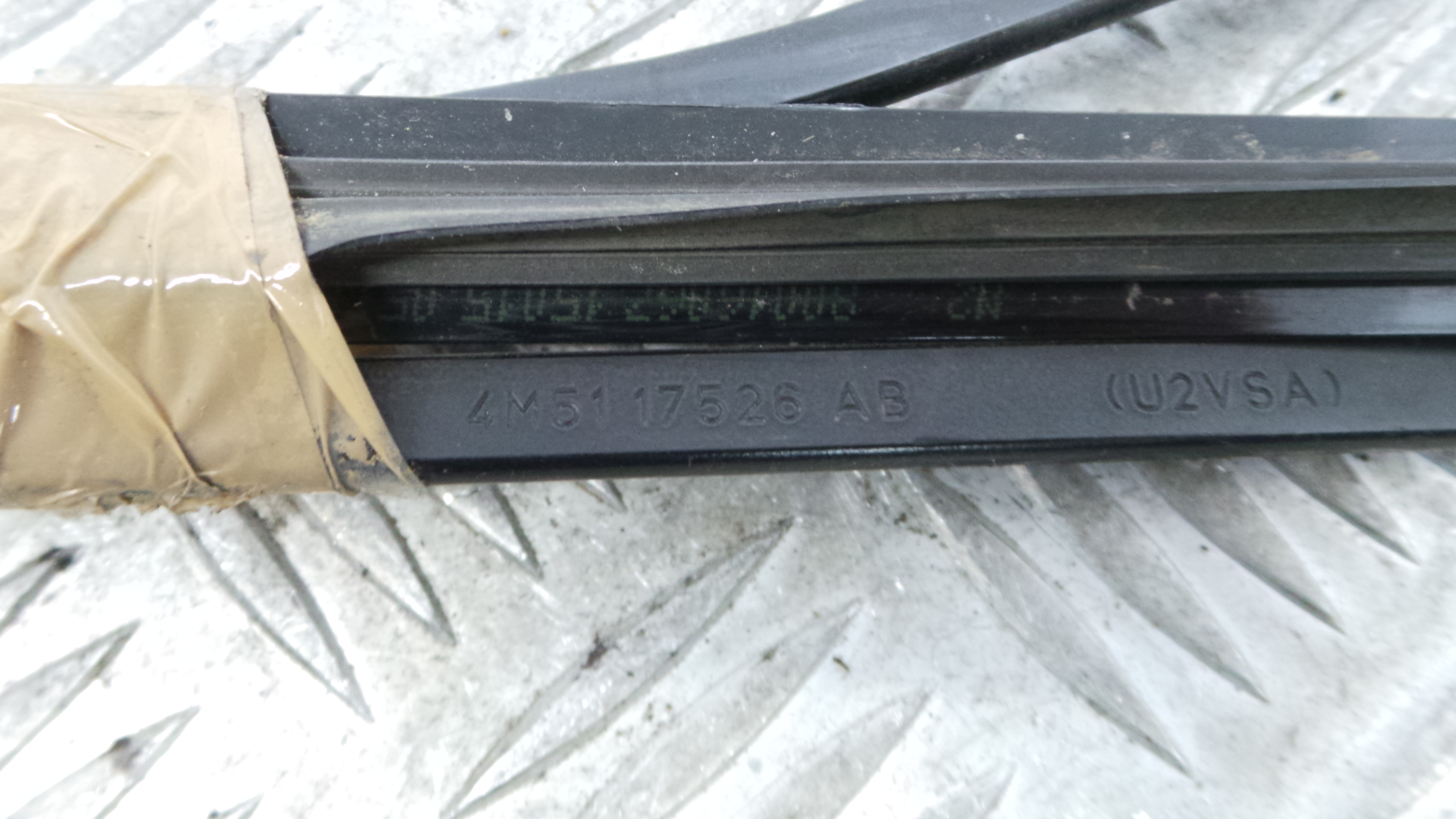 Braço Do Limpa-vidros 4M51-17526-AB - FORD FOCUS II (DA_, HCP, DP)-33643303