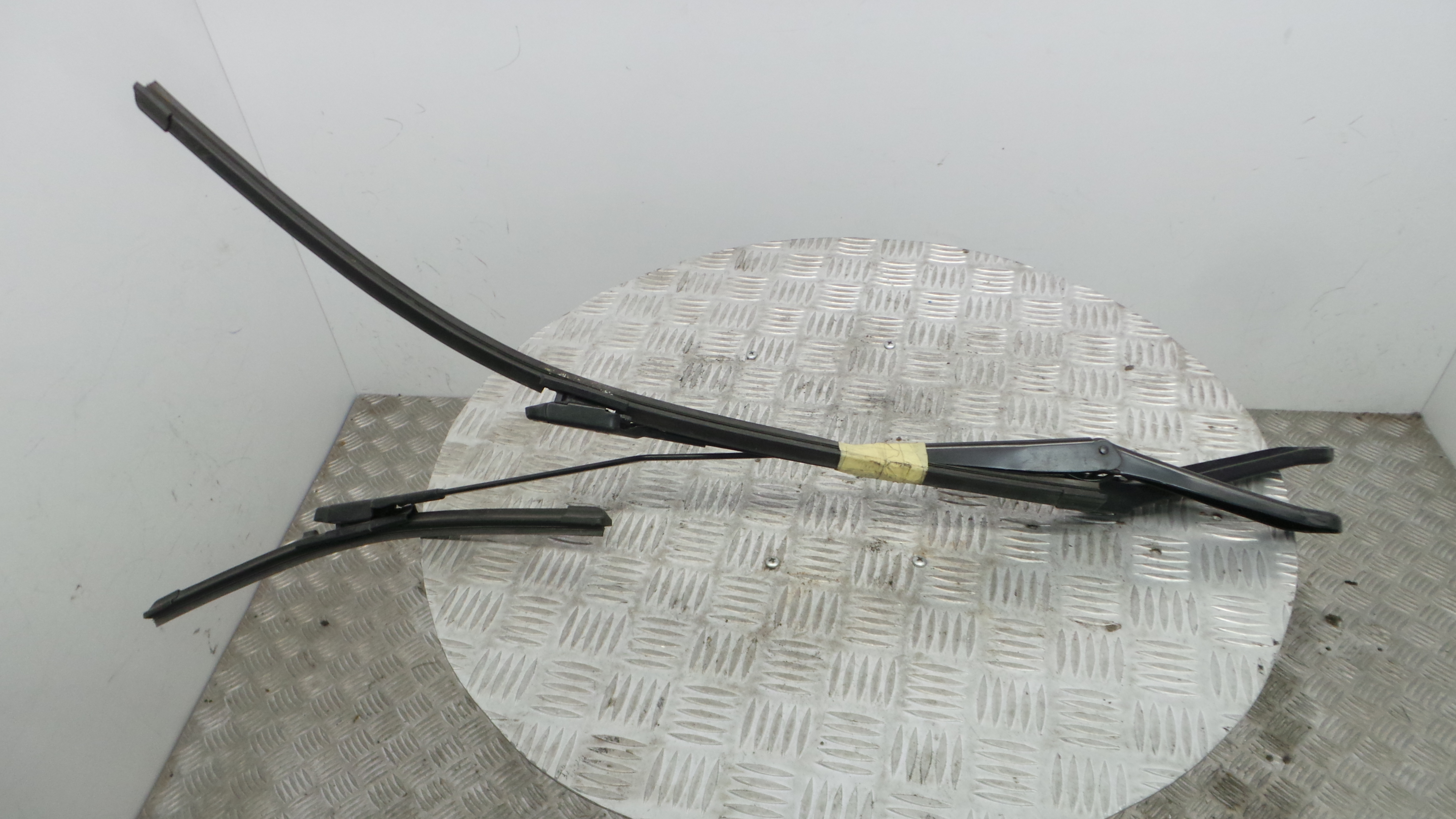 Braço Do Limpa-vidros 8A61-17526-BD - FORD FIESTA VI (CB1, CCN)-33643307 Braço Do Limpa-vidros 8A61-17526-BD - FORD FIESTA VI (CB1, CCN)-33643307