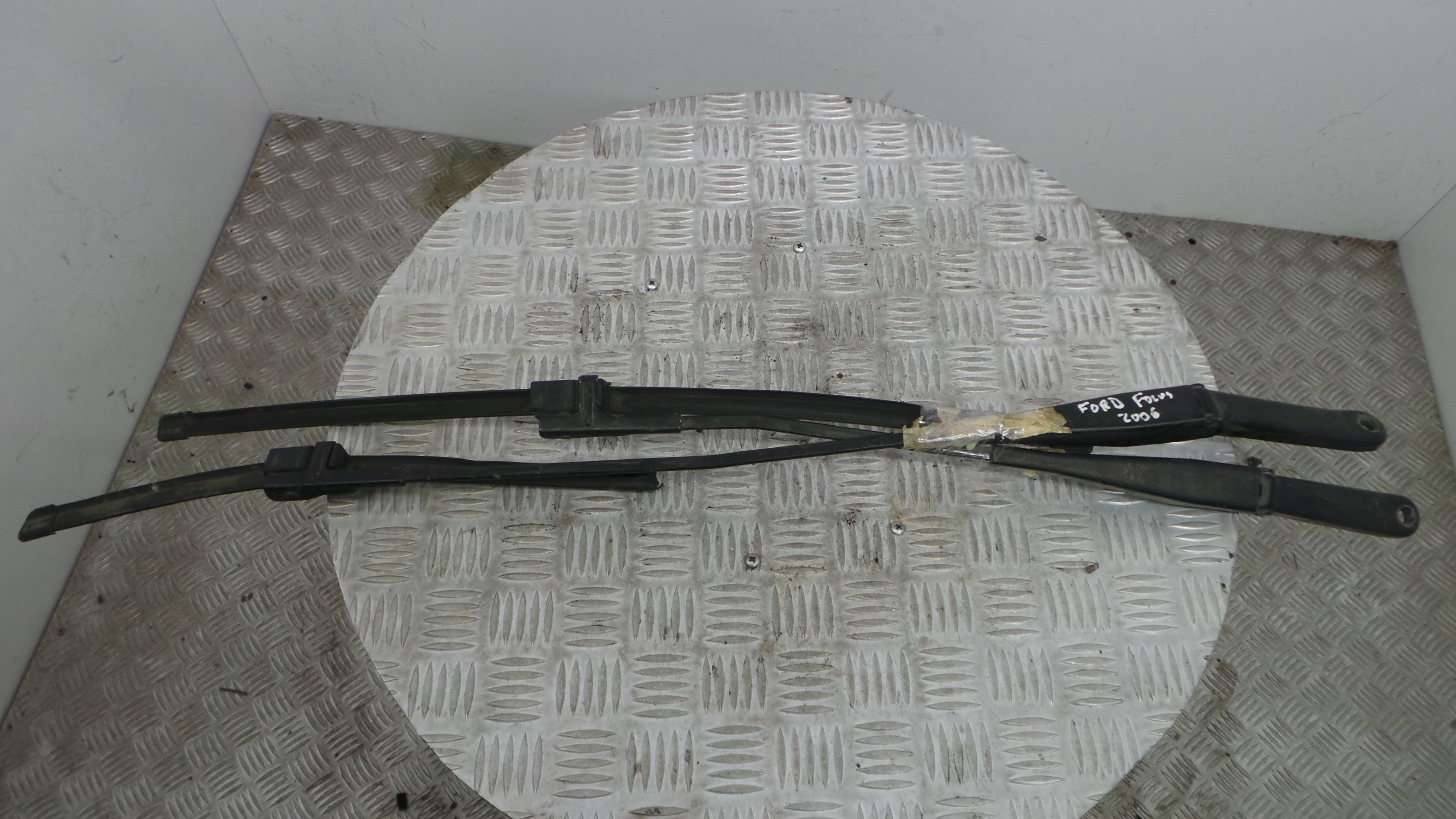 Braço Do Limpa-vidros 4M51-17526-AB - FORD FOCUS II (DA_, HCP, DP)-33643312 Braço Do Limpa-vidros 4M51-17526-AB - FORD FOCUS II (DA_, HCP, DP)-33643312