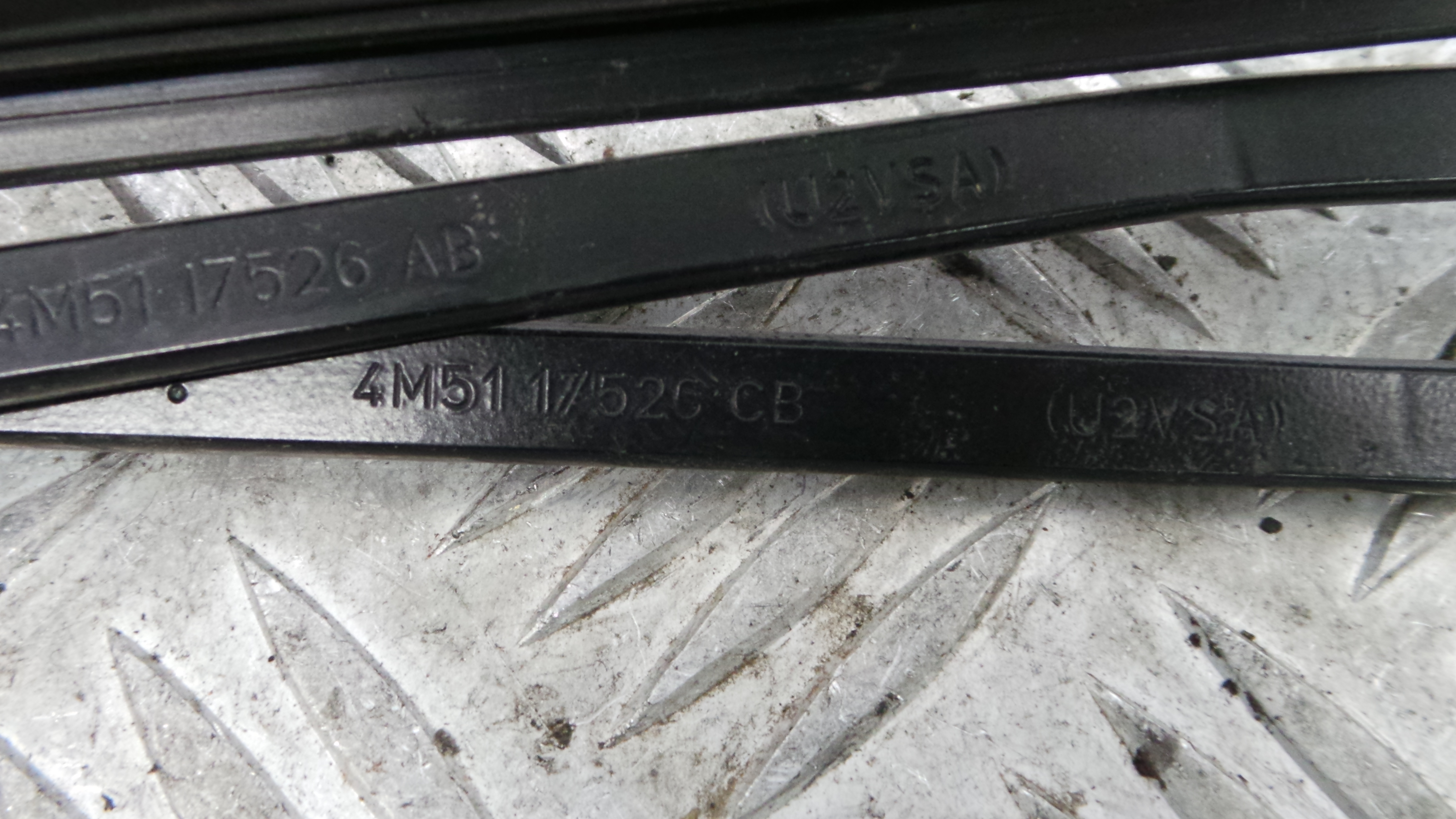 Braço Do Limpa-vidros 4M51-17526-AB - FORD FOCUS II (DA_, HCP, DP)-33643312