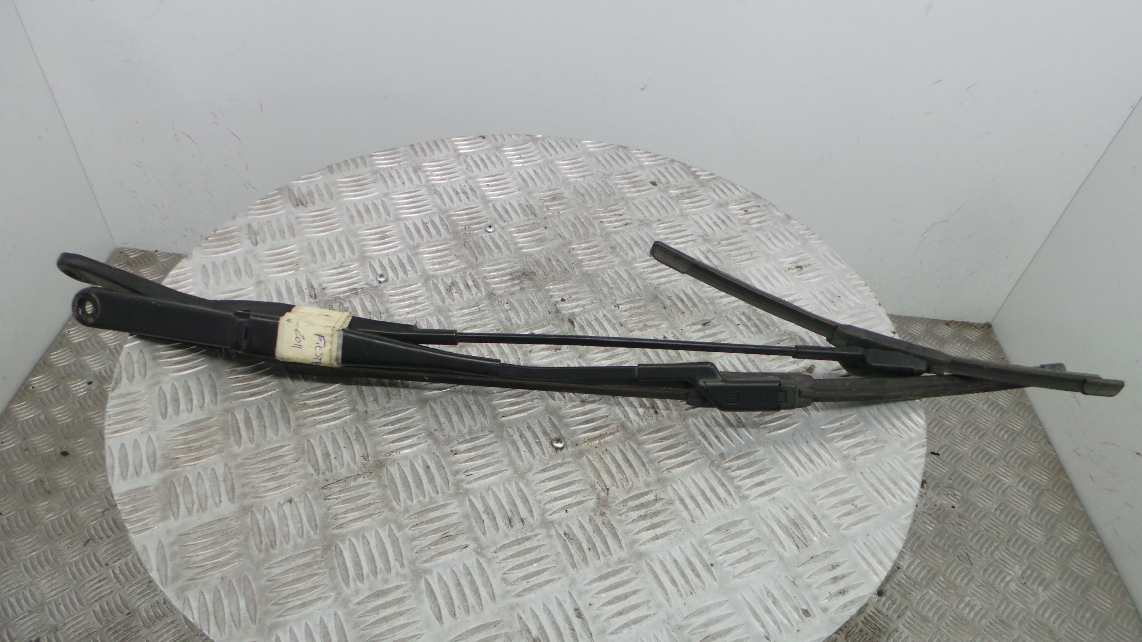 Braço Do Limpa-vidros 8A61-17526-BC - FORD FIESTA VI (CB1, CCN)-33643316 Braço Do Limpa-vidros 8A61-17526-BC - FORD FIESTA VI (CB1, CCN)-33643316