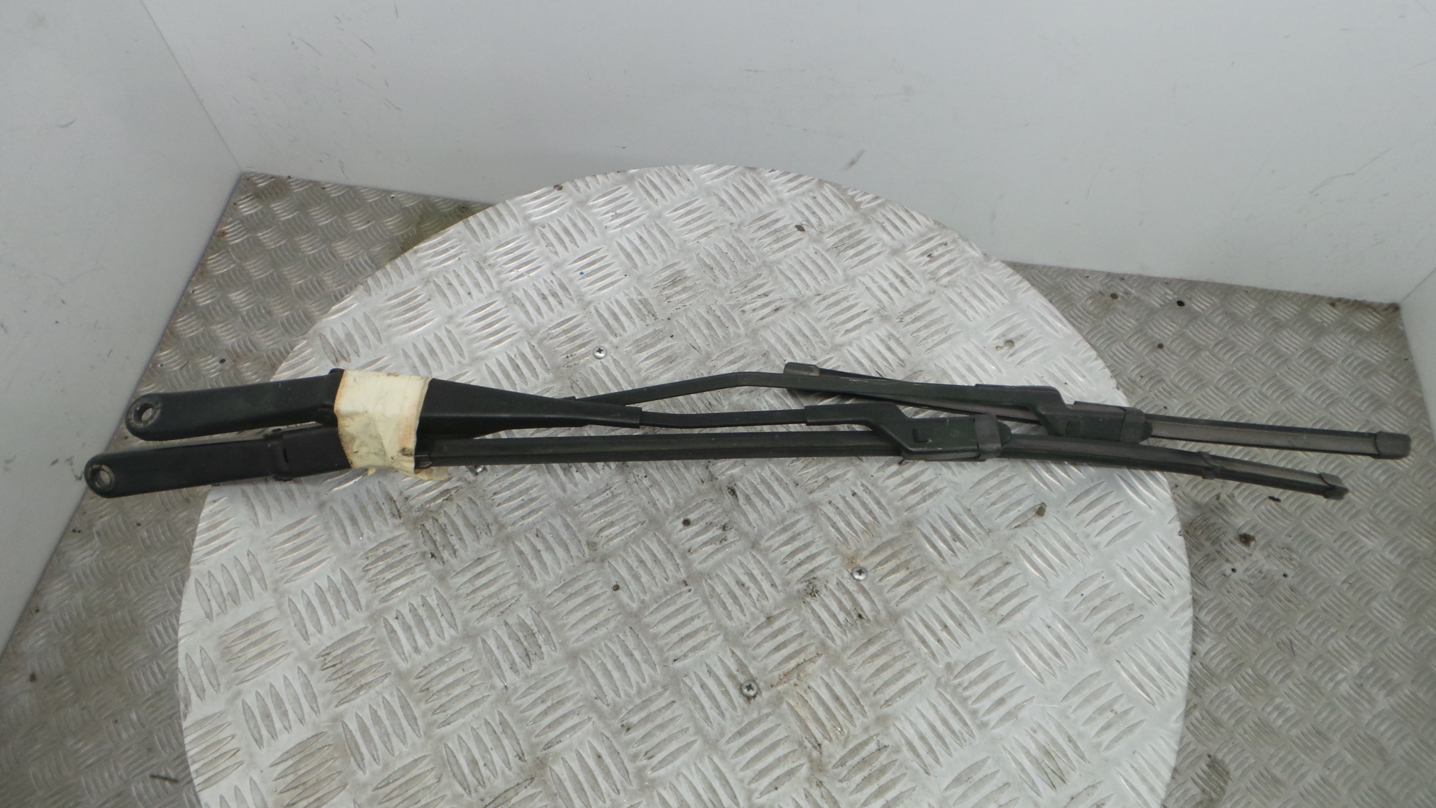 Braço Do Limpa-vidros 8A61-17526-BB - FORD FIESTA VI (CB1, CCN)-33643322 Braço Do Limpa-vidros 8A61-17526-BB - FORD FIESTA VI (CB1, CCN)-33643322