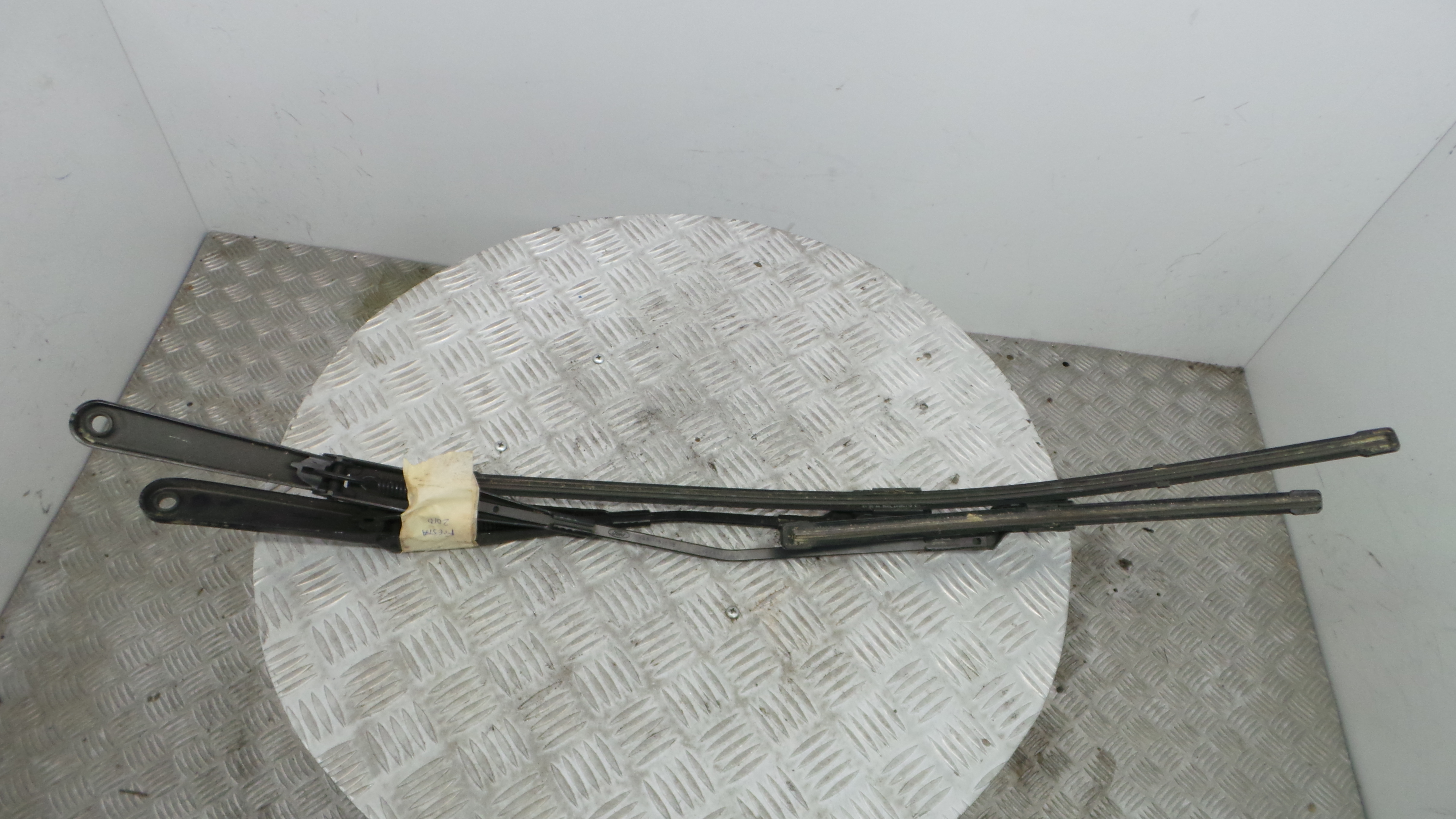 Braço Do Limpa-vidros 8A61-17526-BB - FORD FIESTA VI (CB1, CCN)-33643322