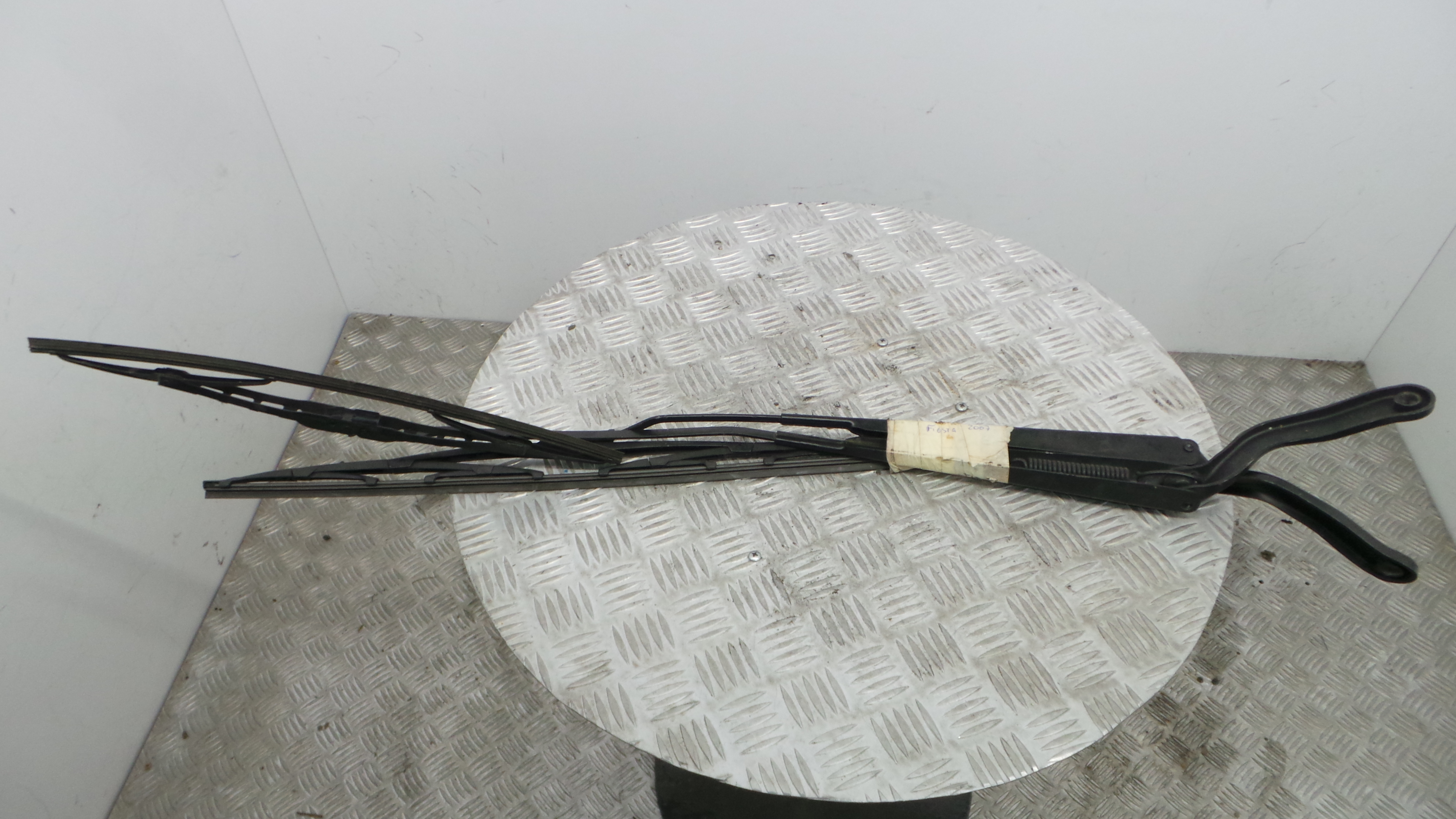 Braço Do Limpa-vidros 2S61-17526-BB - FORD FIESTA V (JH_, JD_)-33643326