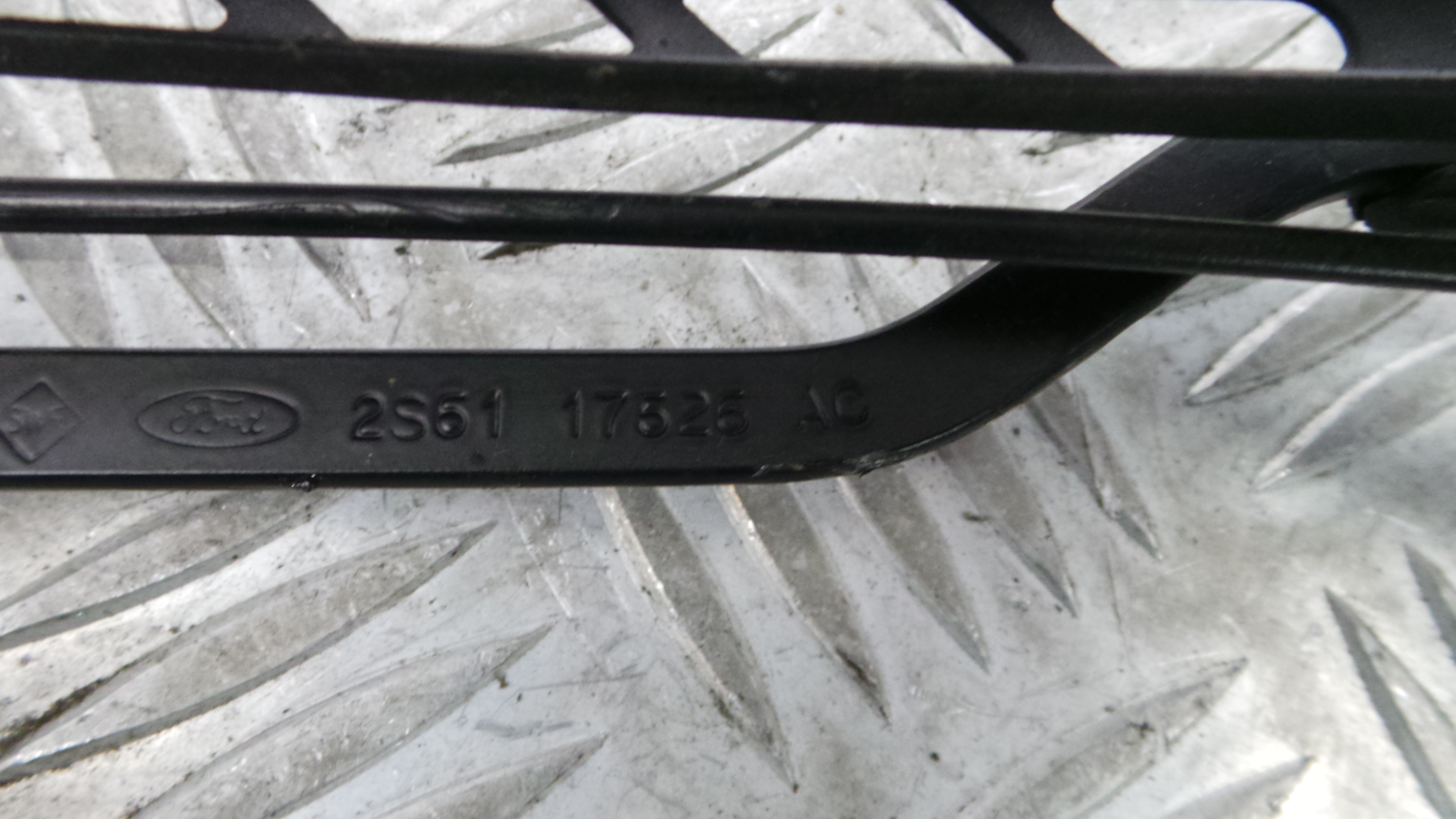 Braço Do Limpa-vidros 2S61-17526-BB - FORD FIESTA V (JH_, JD_)-33643326