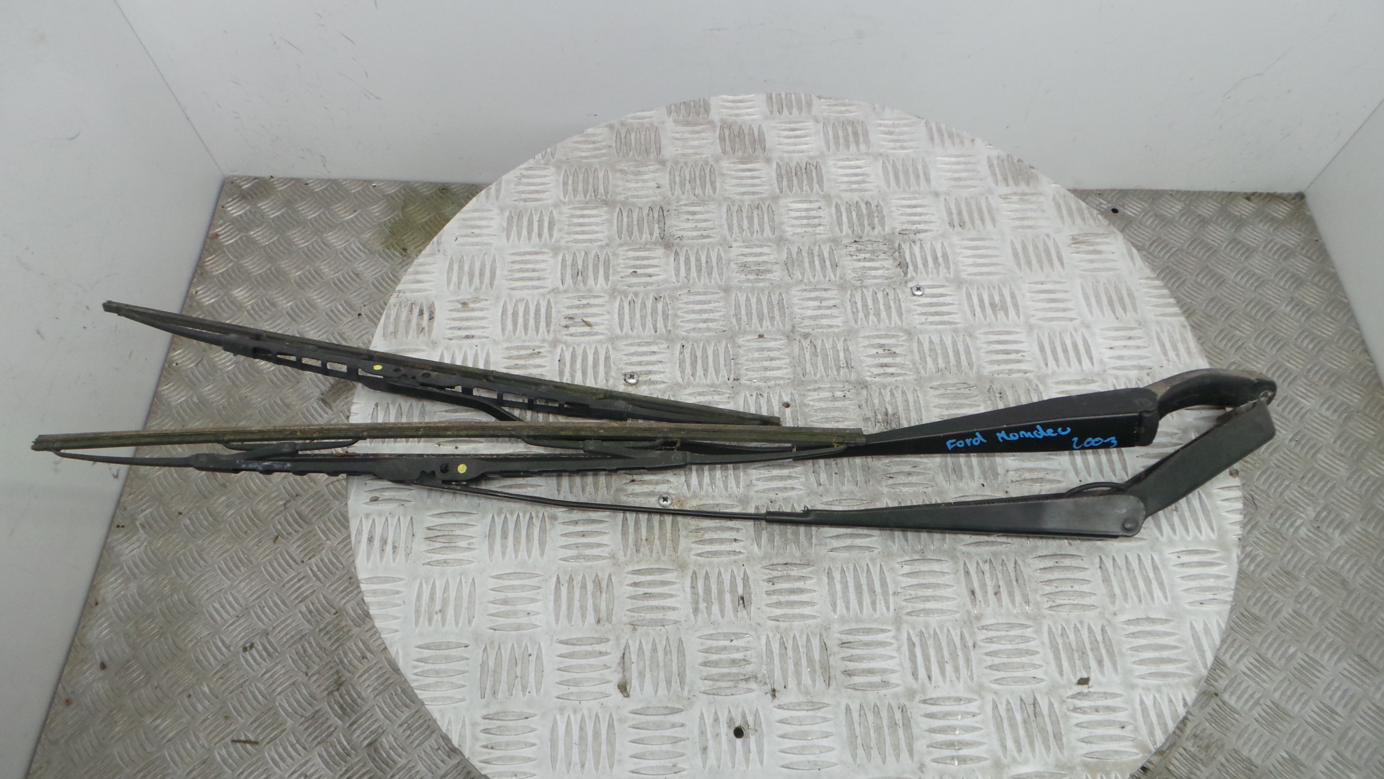 Braço Do Limpa-vidros 1S71-17526-AB - FORD MONDEO III (B5Y)-33643330 Braço Do Limpa-vidros 1S71-17526-AB - FORD MONDEO III (B5Y)-33643330