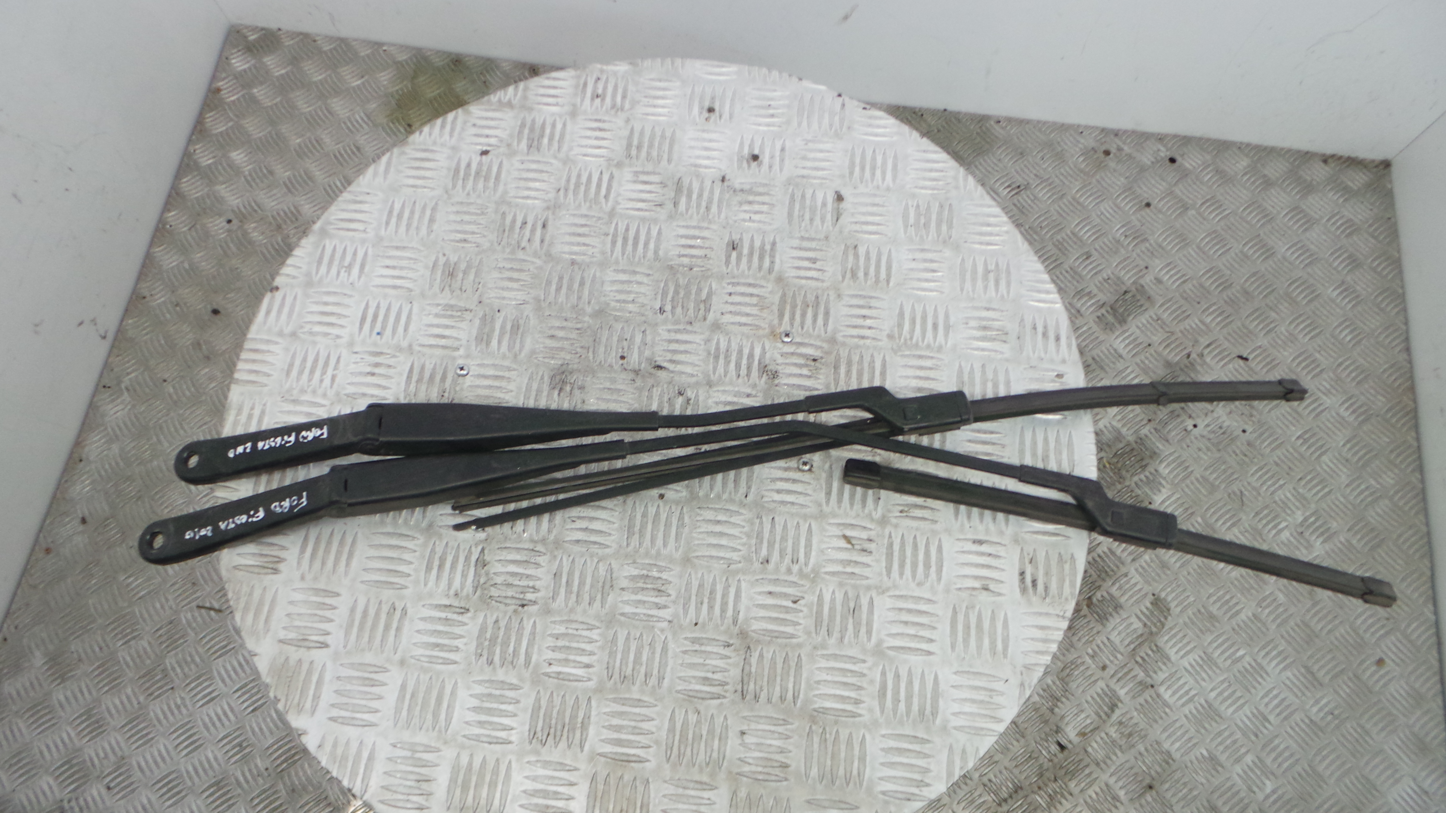 Braço Do Limpa-vidros 8A61-17526-AC - FORD FIESTA VI (CB1, CCN)-33643334 Braço Do Limpa-vidros 8A61-17526-AC - FORD FIESTA VI (CB1, CCN)-33643334