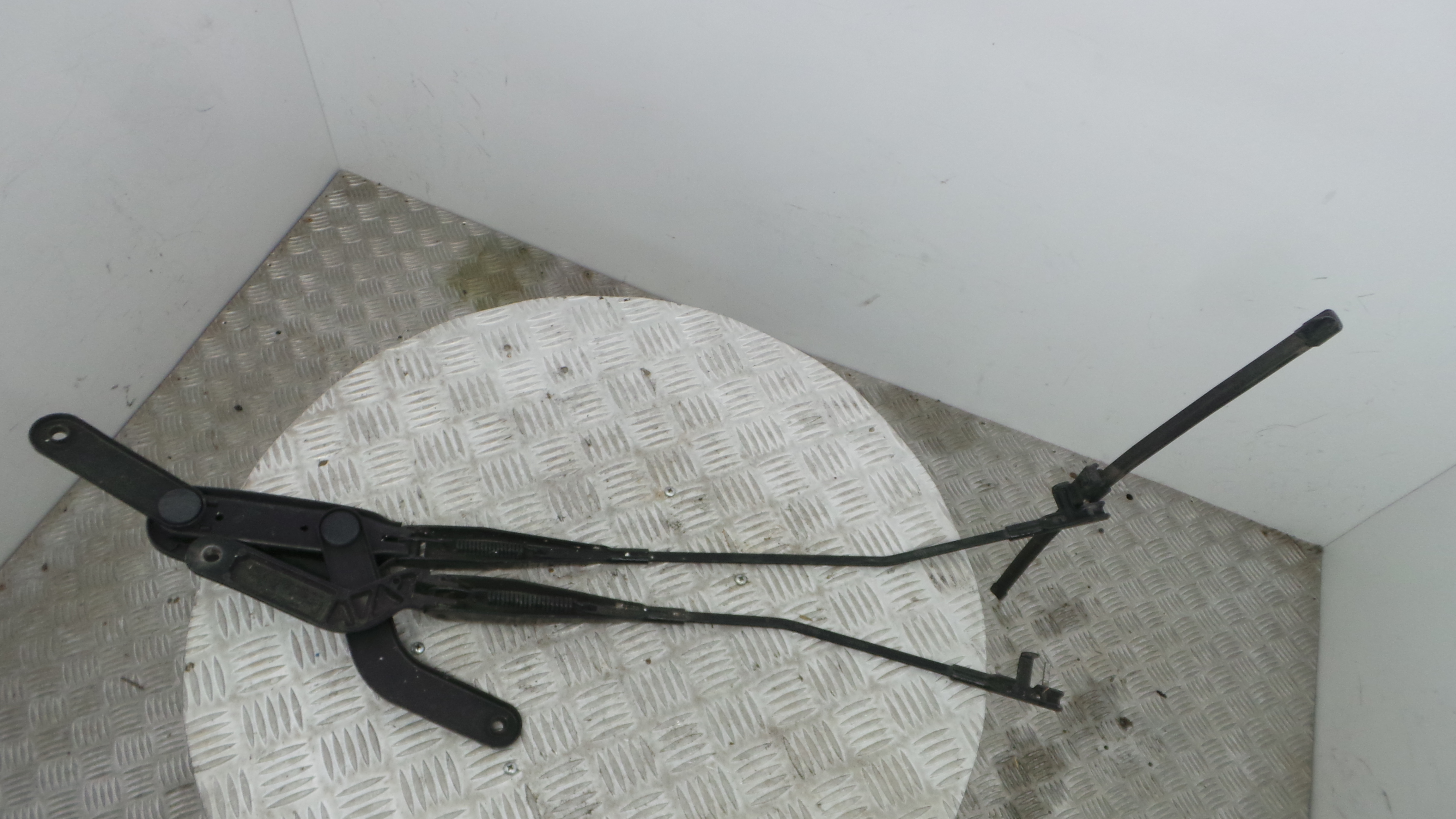 Braço Do Limpa-vidros 3M51-17526-AA - FORD FOCUS C-MAX (DM2)-33643338