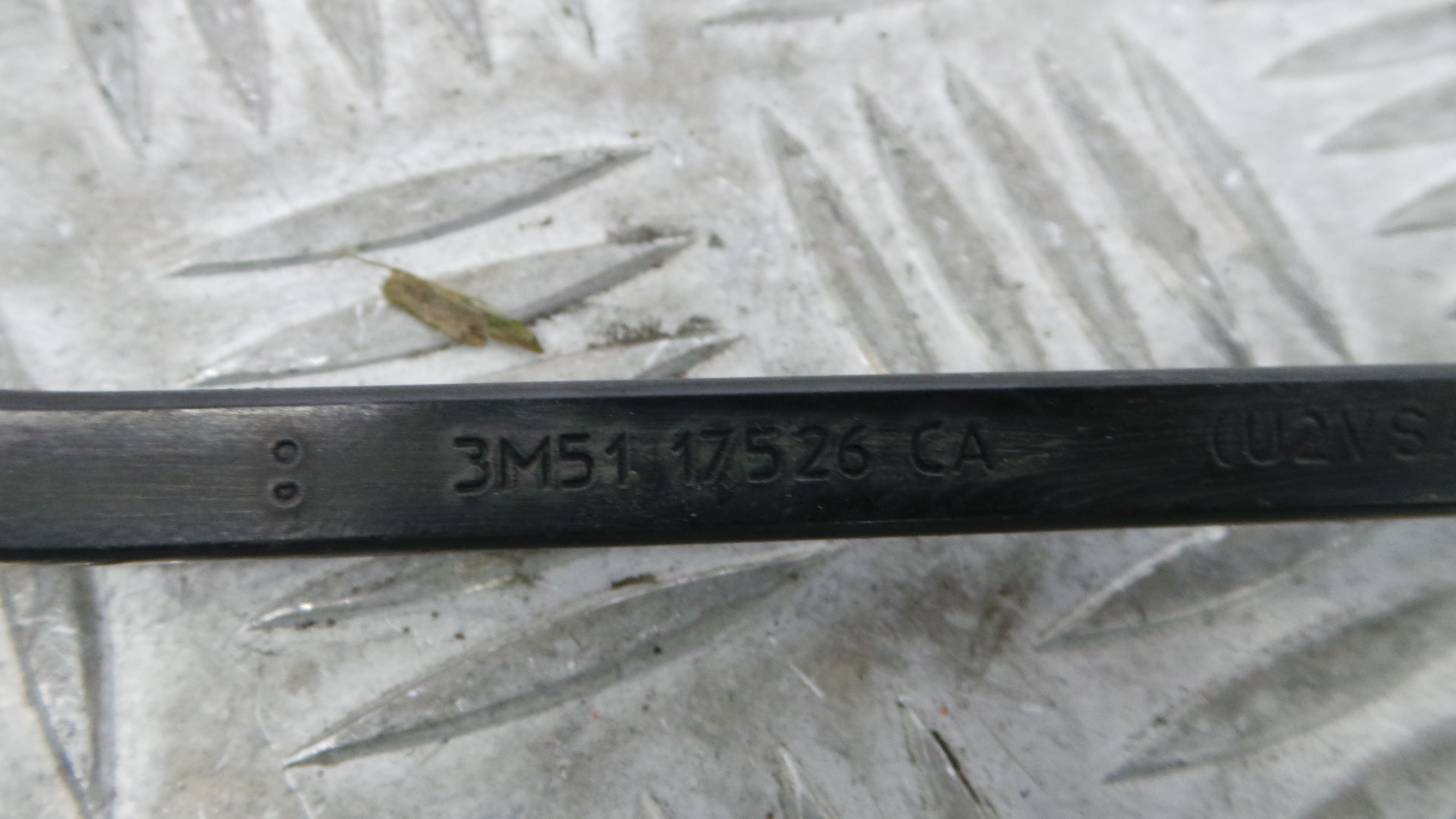 Braço Do Limpa-vidros 3M51-17526-AA - FORD FOCUS C-MAX (DM2)-33643338