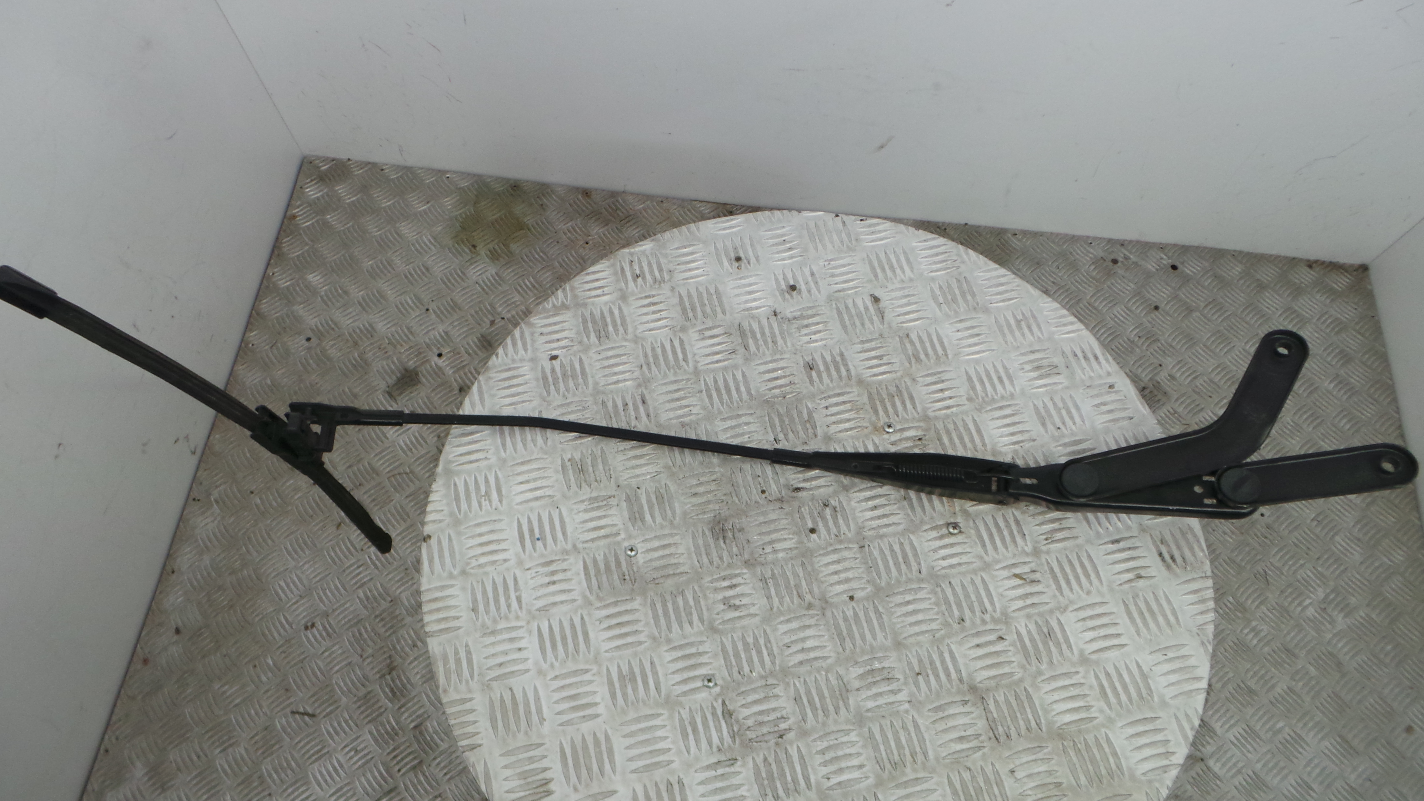 Braço Esquerdo Limpa Para Brisas 3M51-17526-CE - FORD C-MAX (DM2)-33643344