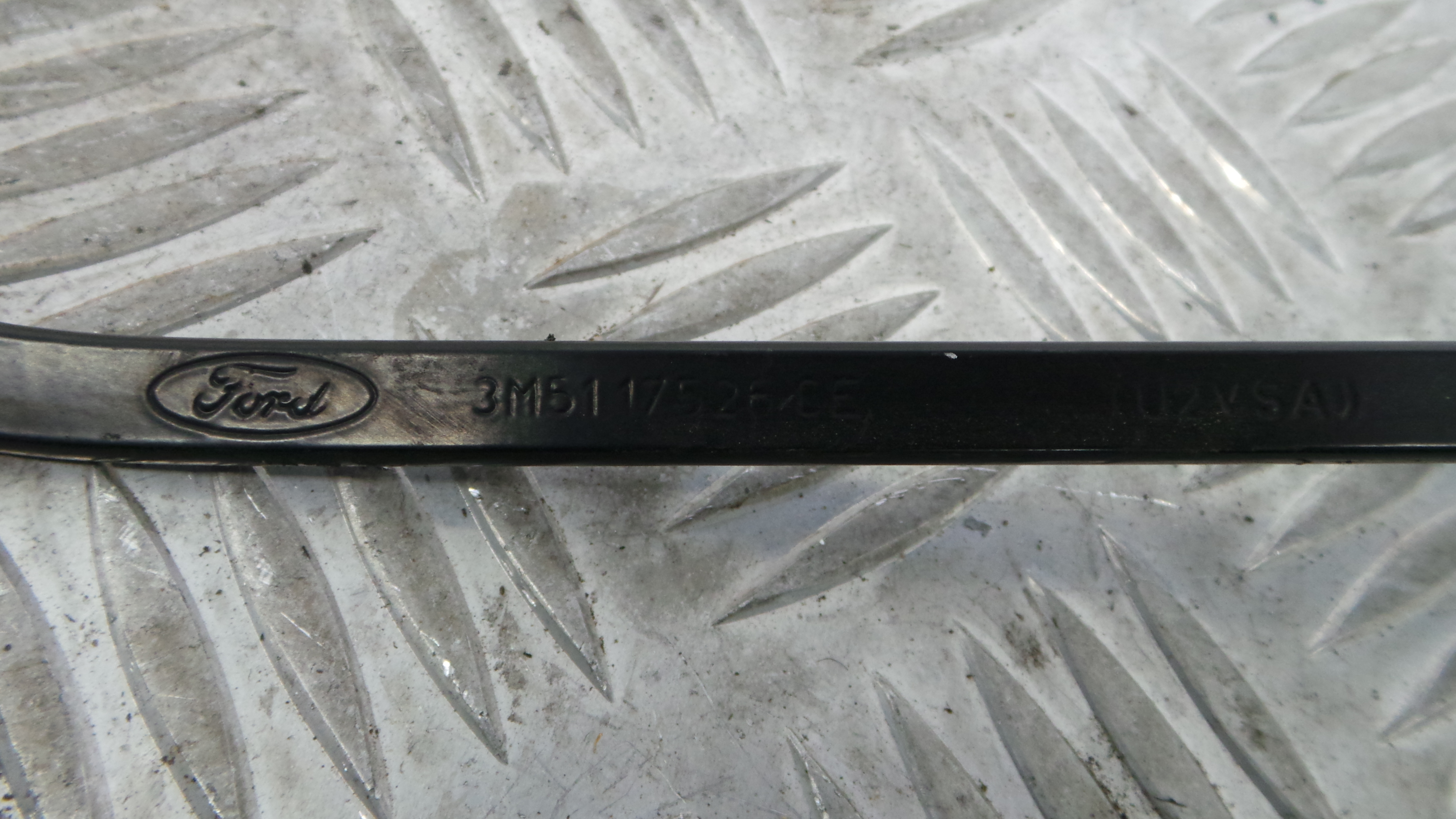 Braço Esquerdo Limpa Para Brisas 3M51-17526-CE - FORD C-MAX (DM2)-33643344