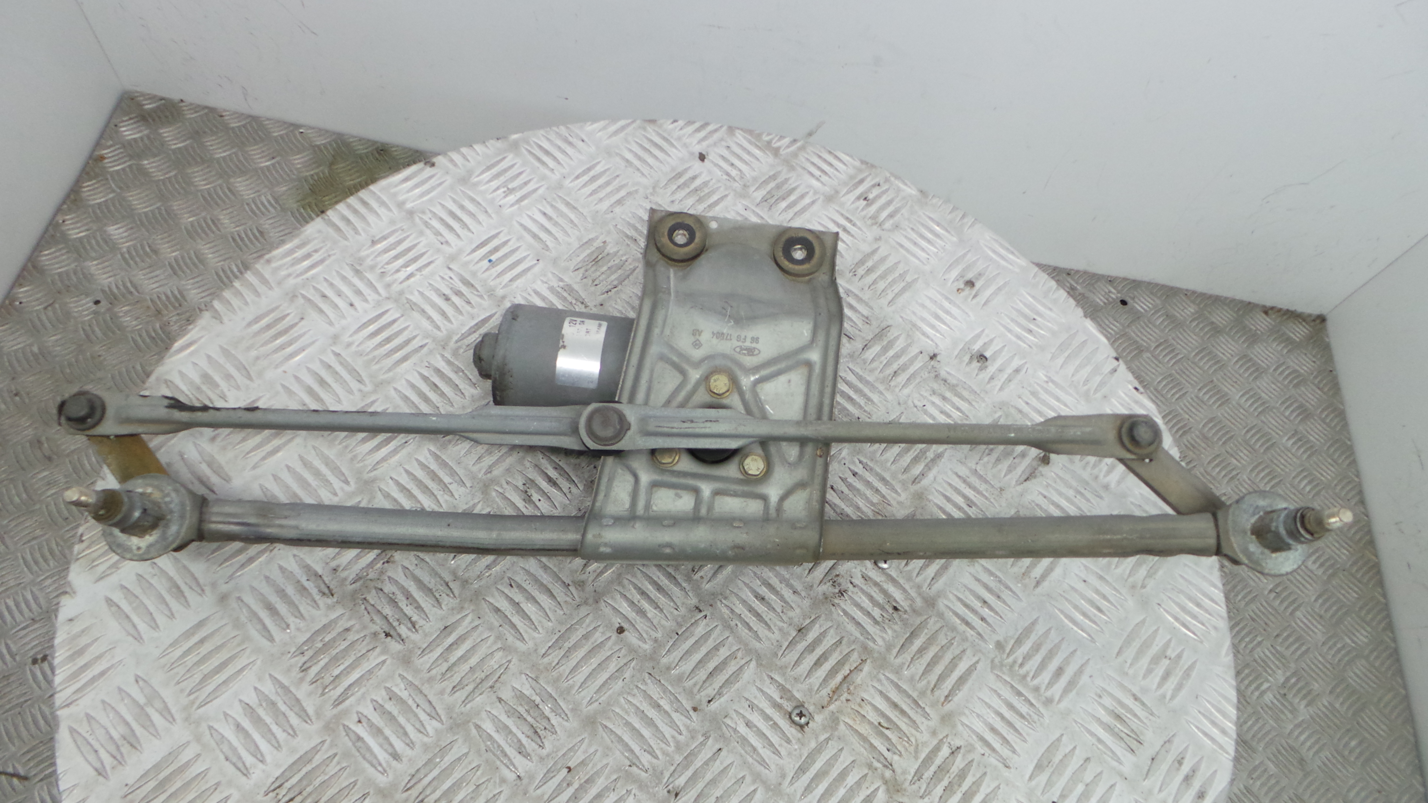 Motor Limpa Vidros Frente  96FG-17504-AB - FORD FIESTA IV (JA_, JB_), FIESTA Mk IV (JA_, JB_)-33643350