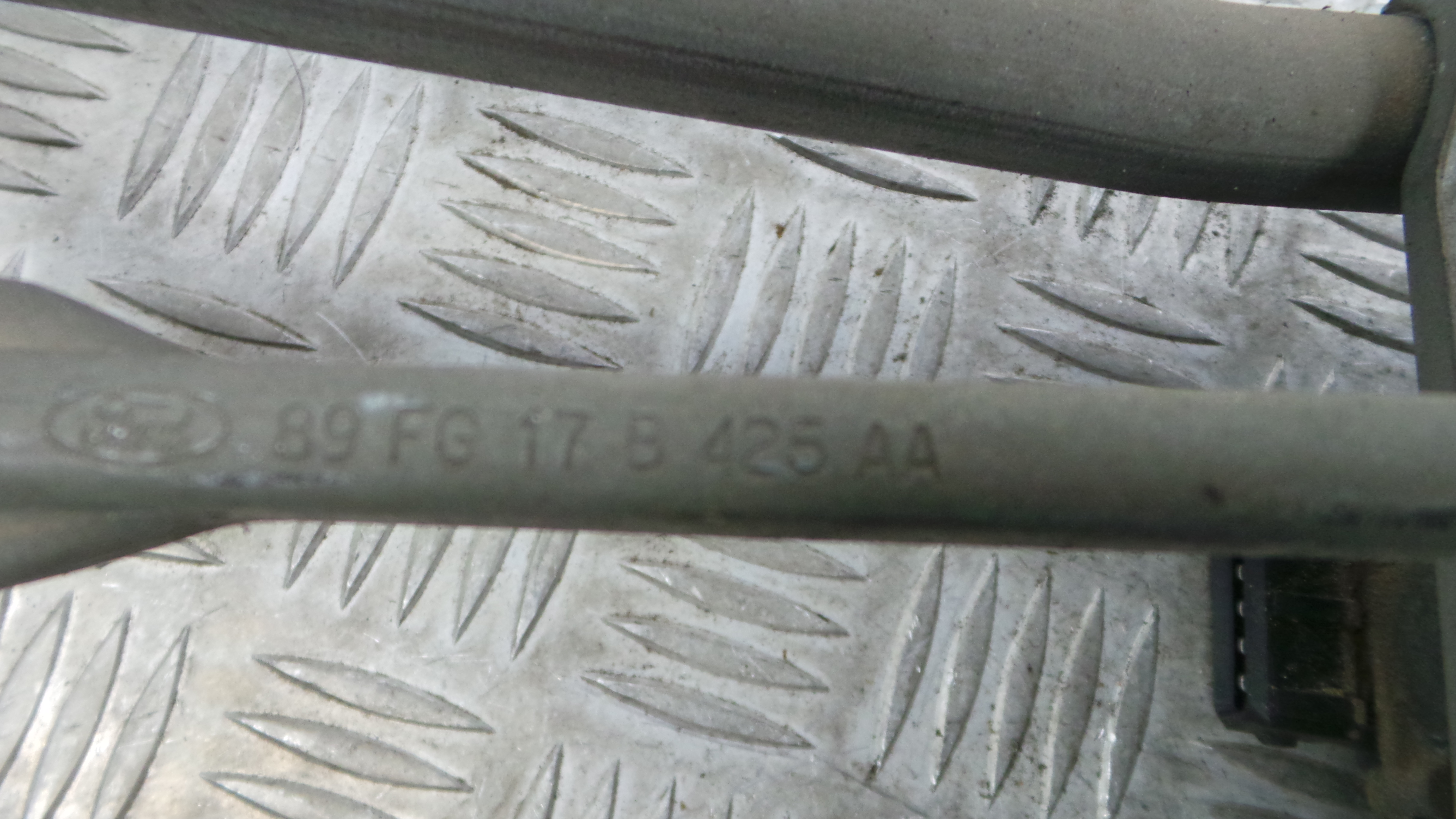 Motor Limpa Vidros Frente 96FG-17504-AB - FORD FIESTA IV (JA_, JB_), FIESTA Mk IV (JA_, JB_)-33643350