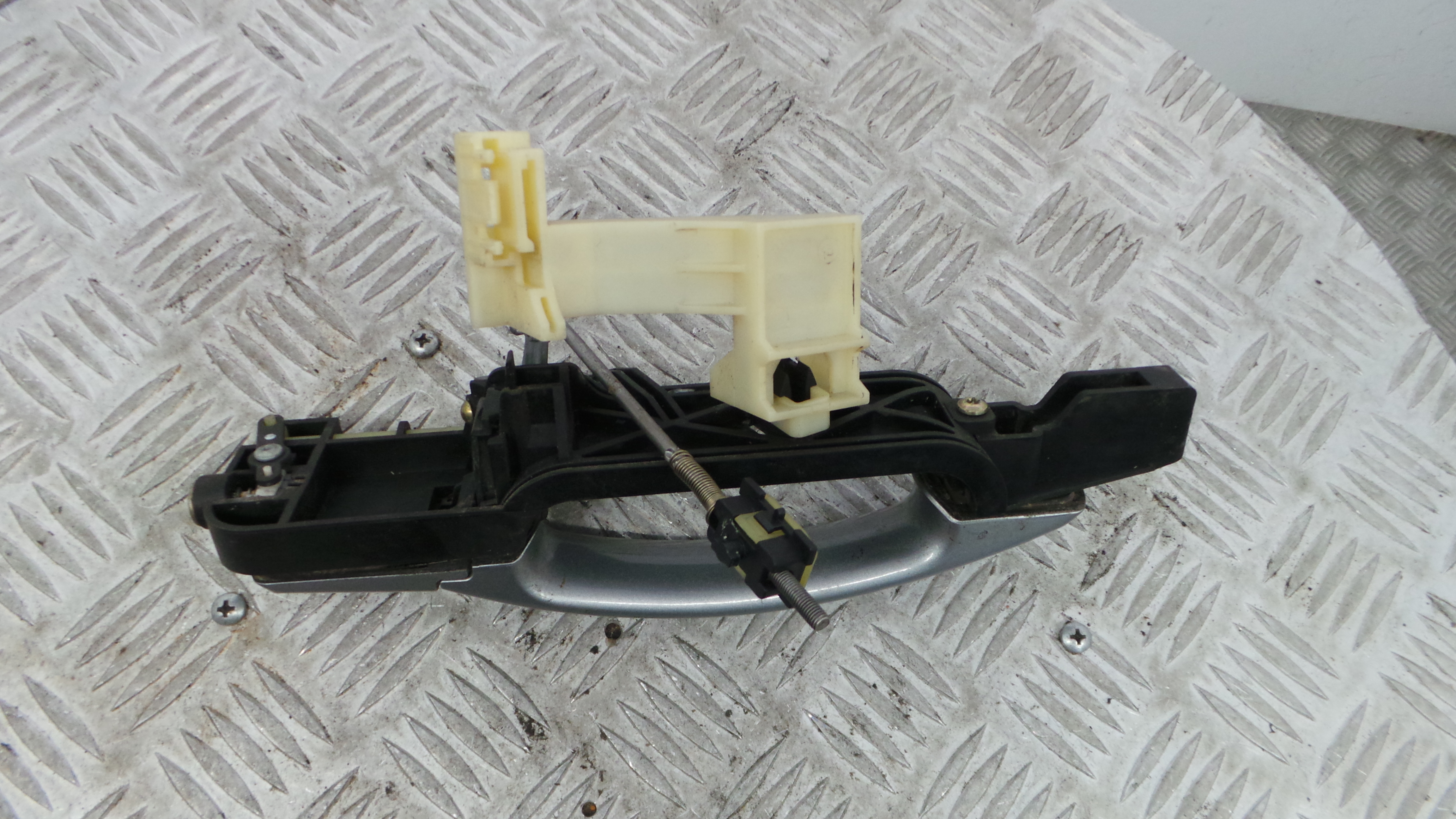 Puxador Exterior Trás esquerdo 1S71-F226B23-AC - FORD MONDEO III (B5Y)-33644359