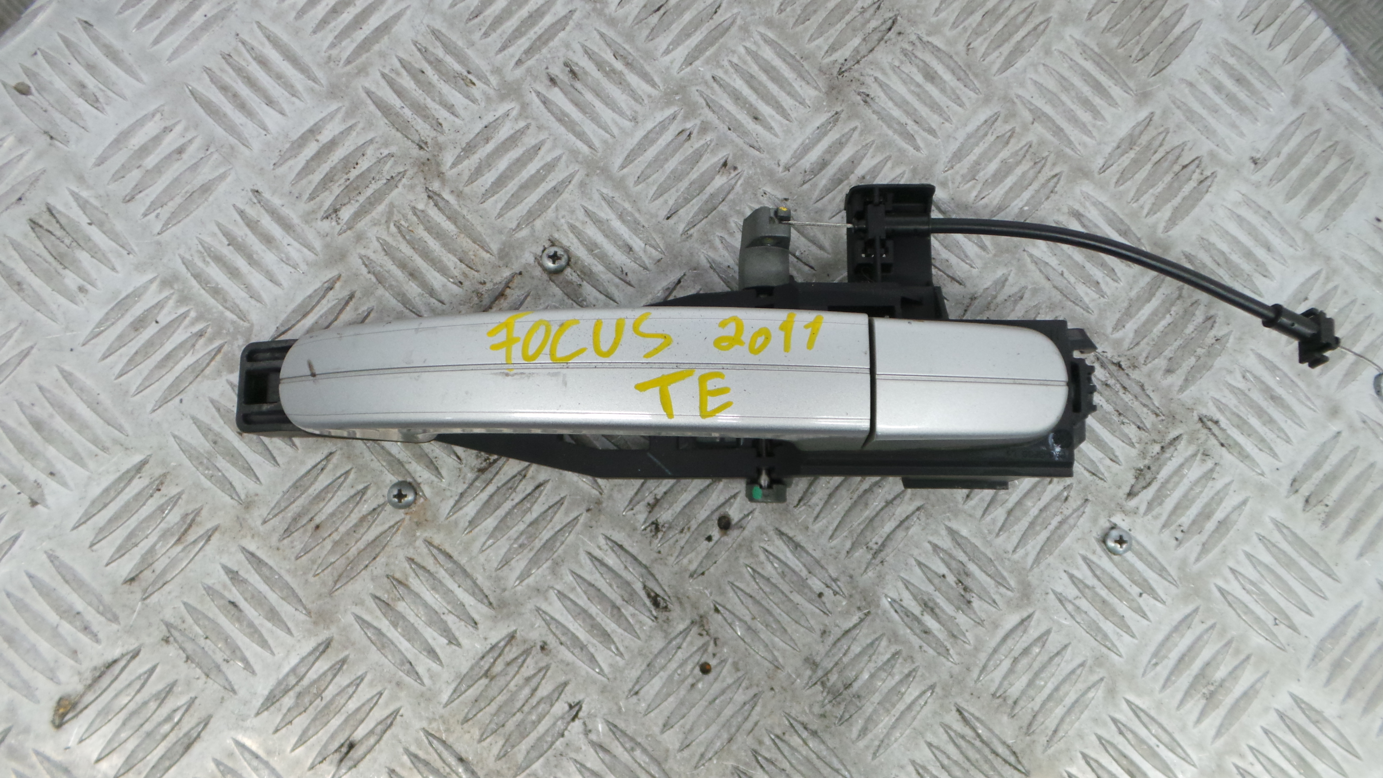 Puxador Exterior Trás esquerdo 4M51-A226B23-AD - FORD FOCUS III-33644365