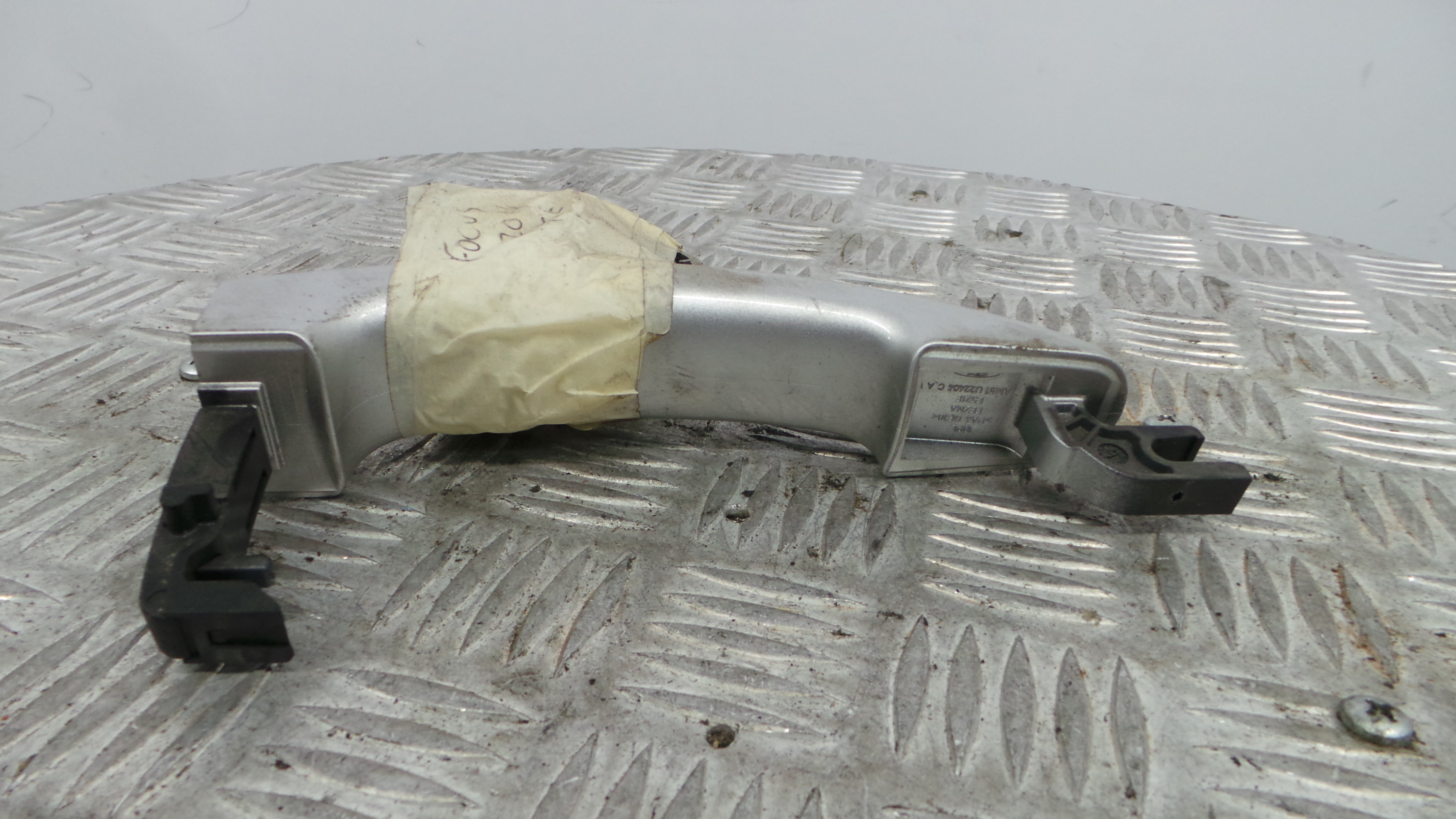 Puxador Exterior Trás esquerdo AM51-U22404-CAW - FORD FOCUS III-33644377