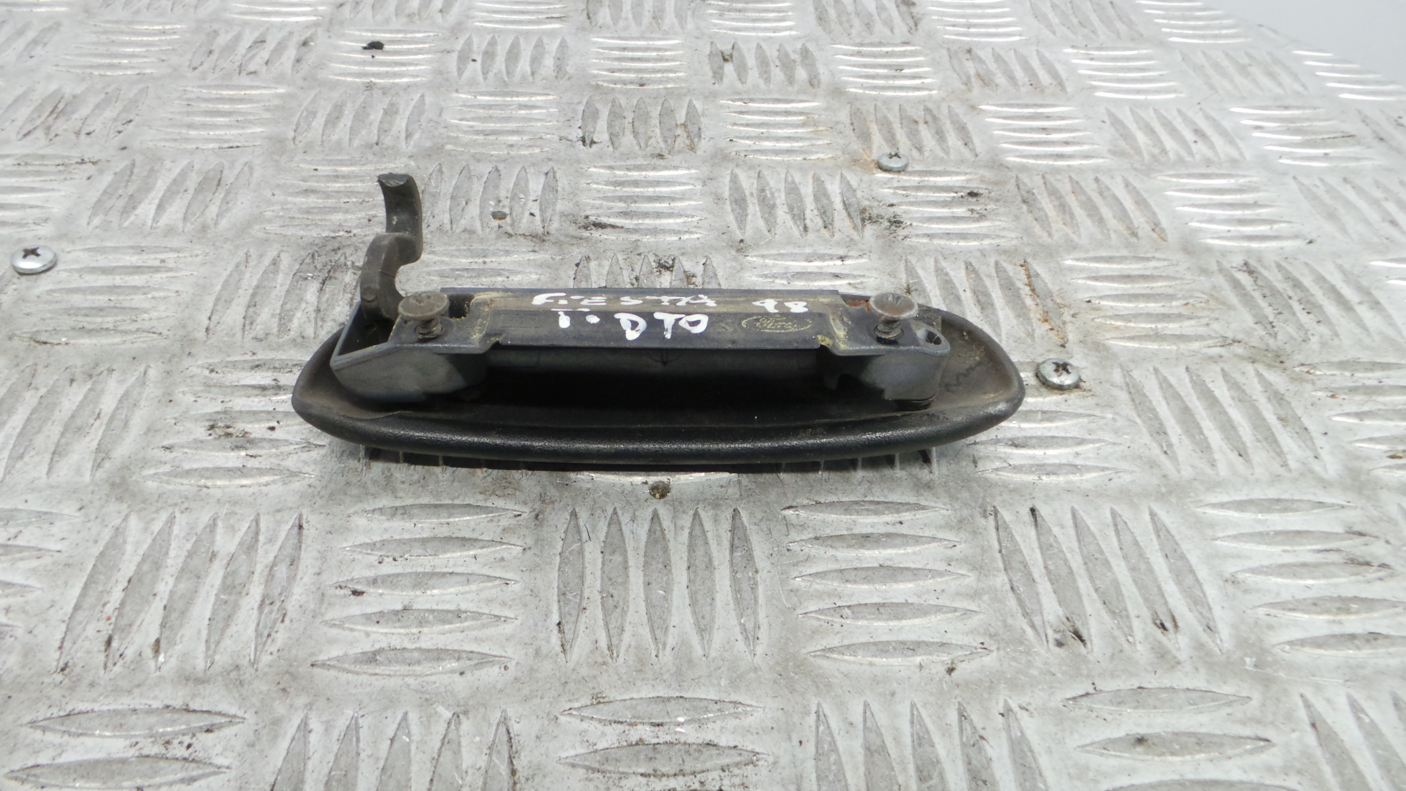 Puxador Exterior Trás Direita   96FG-A2-AO - FORD FIESTA IV (JA_, JB_), FIESTA Mk IV (JA_, JB_)-33644405