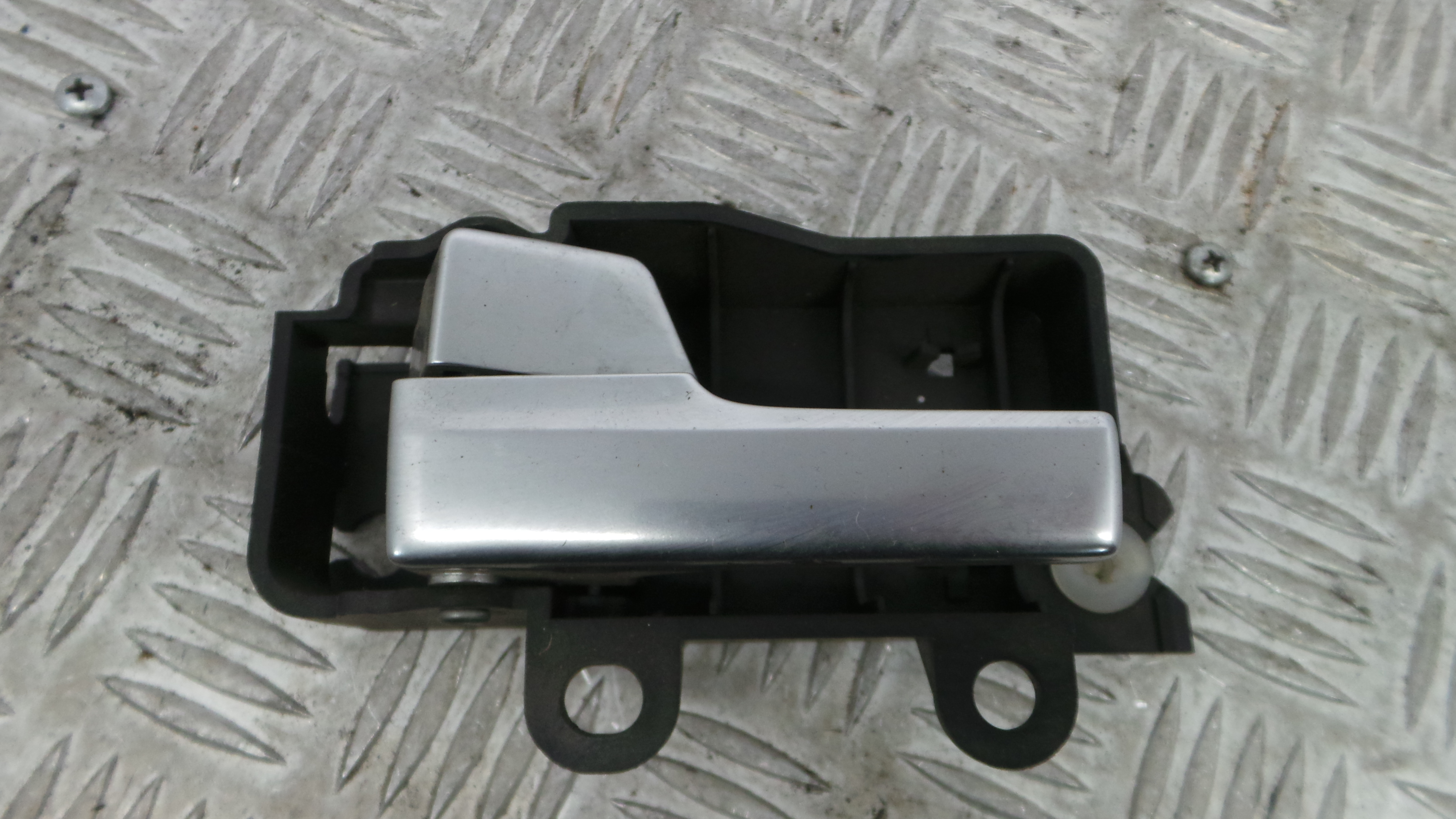 Puxador Interior Traseiro Esquerdo  8M51-R22601-AA - FORD FOCUS II (DA_, HCP, DP)-33644684