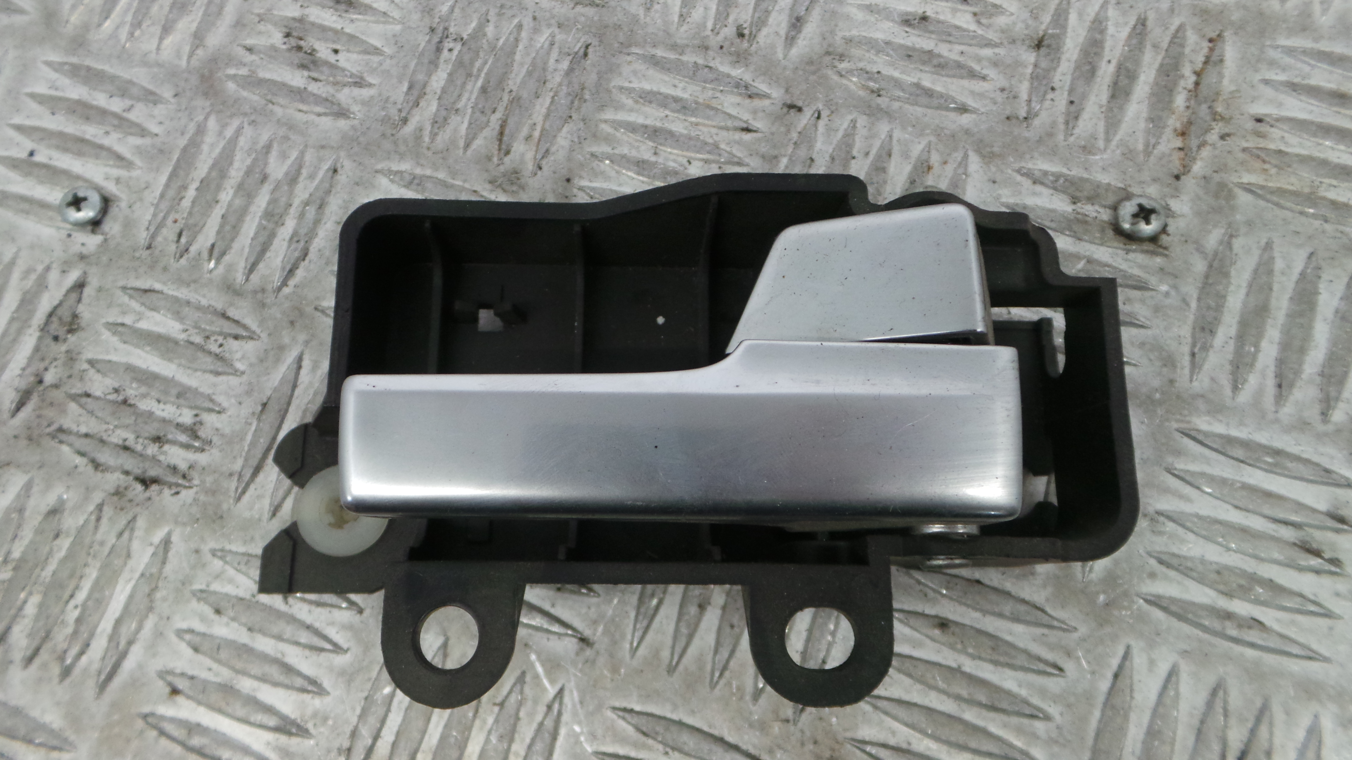 Puxador Interior Traseiro Esquerdo  8M51-R22600-AA - FORD FOCUS II (DA_, HCP, DP)-33644697