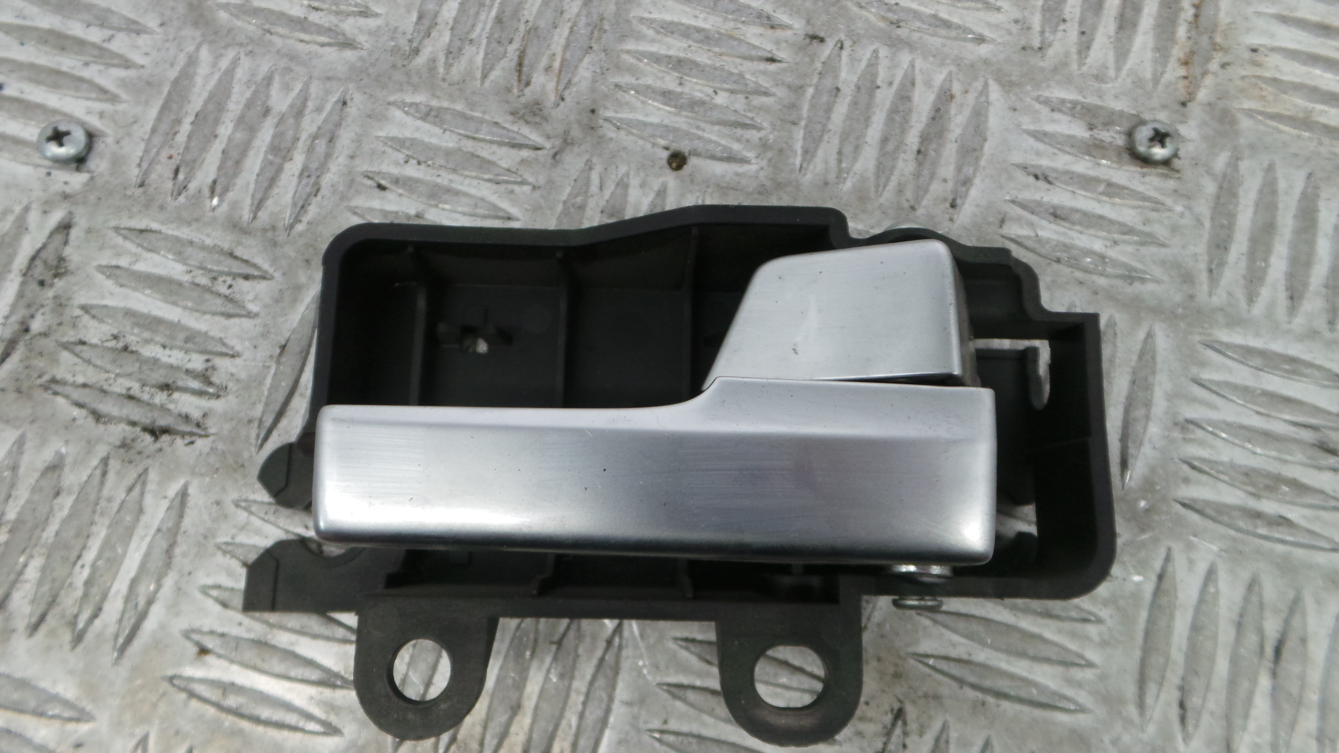 Puxador Interior Frente Direita 3M51-R22600-BB - FORD FOCUS II (DA_, HCP, DP)-33644729 Puxador Interior Frente Direita 3M51-R22600-BB - FORD FOCUS II (DA_, HCP, DP)-33644729
