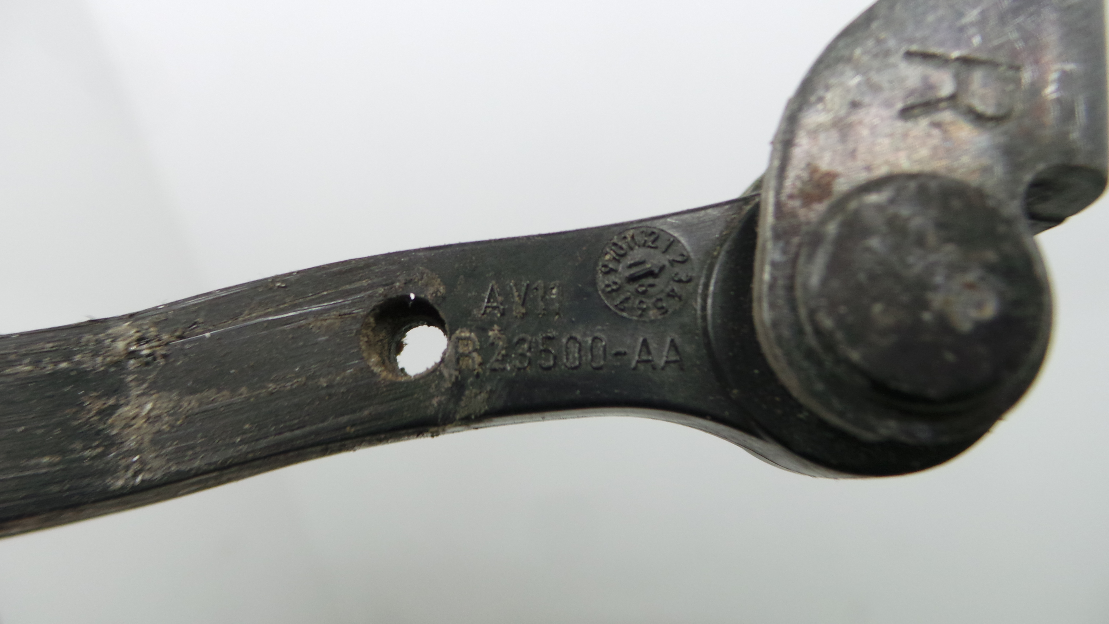 Esticador / Limitador de porta AV11-B23500-AA - FORD FIESTA VI (CB1, CCN)-33645297