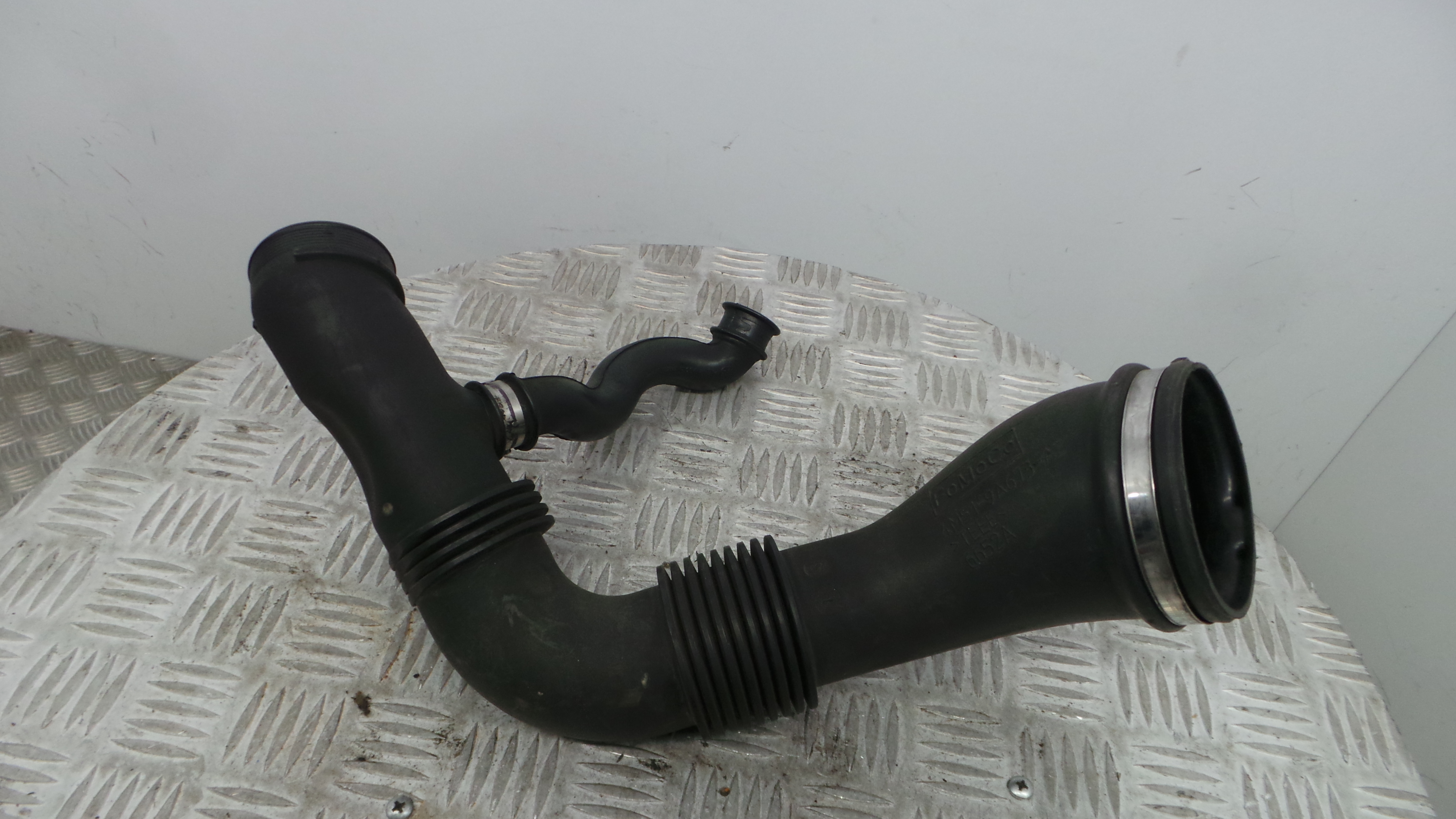 Tubo Caixa Filtro Ar 4M51-9A673-AE - FORD FOCUS II (DA_, HCP, DP)-33645418