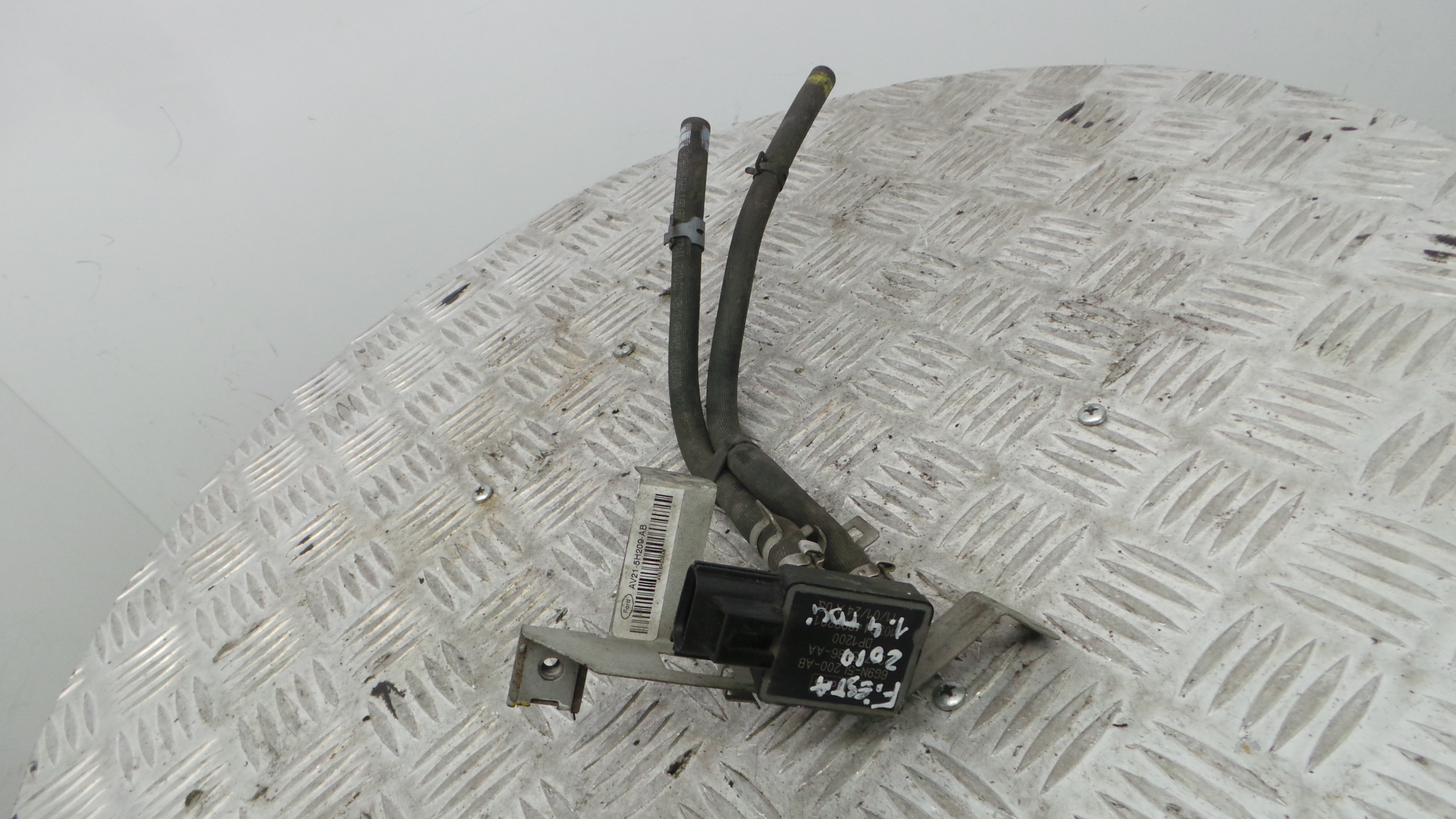 Sensor Pressão Dos Gases De Escape 6G9N-5L200-AB - FORD FIESTA VI (CB1, CCN)-33645664