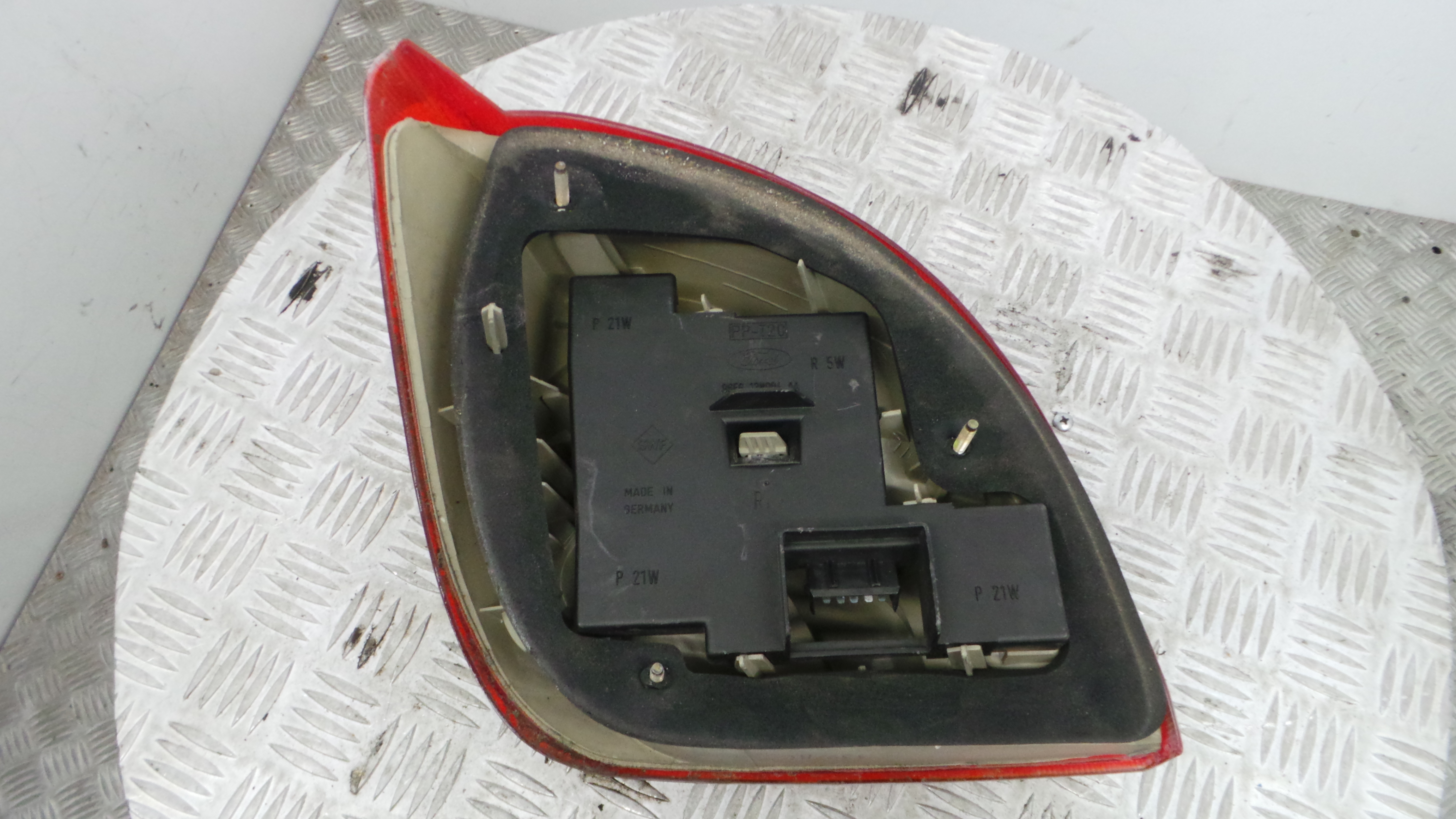 Farolim Stop Dto 96FG-19N004-AA - FORD FIESTA IV (JA_, JB_), FIESTA Mk IV (JA_, JB_)-33645701