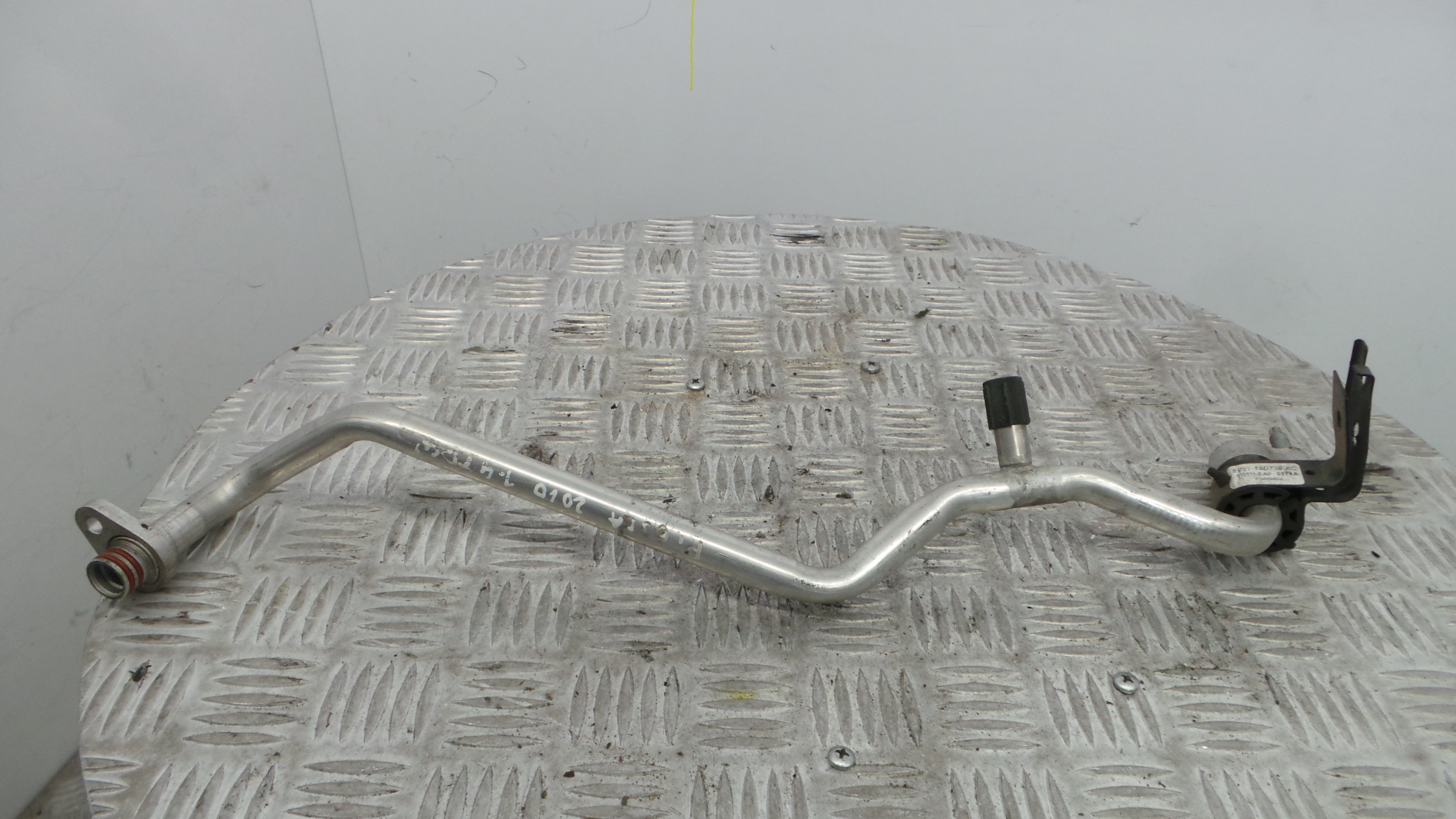 Tubo Ar Condicionado 8V51-19D738-AC - FORD FIESTA VI (CB1, CCN)-33645887