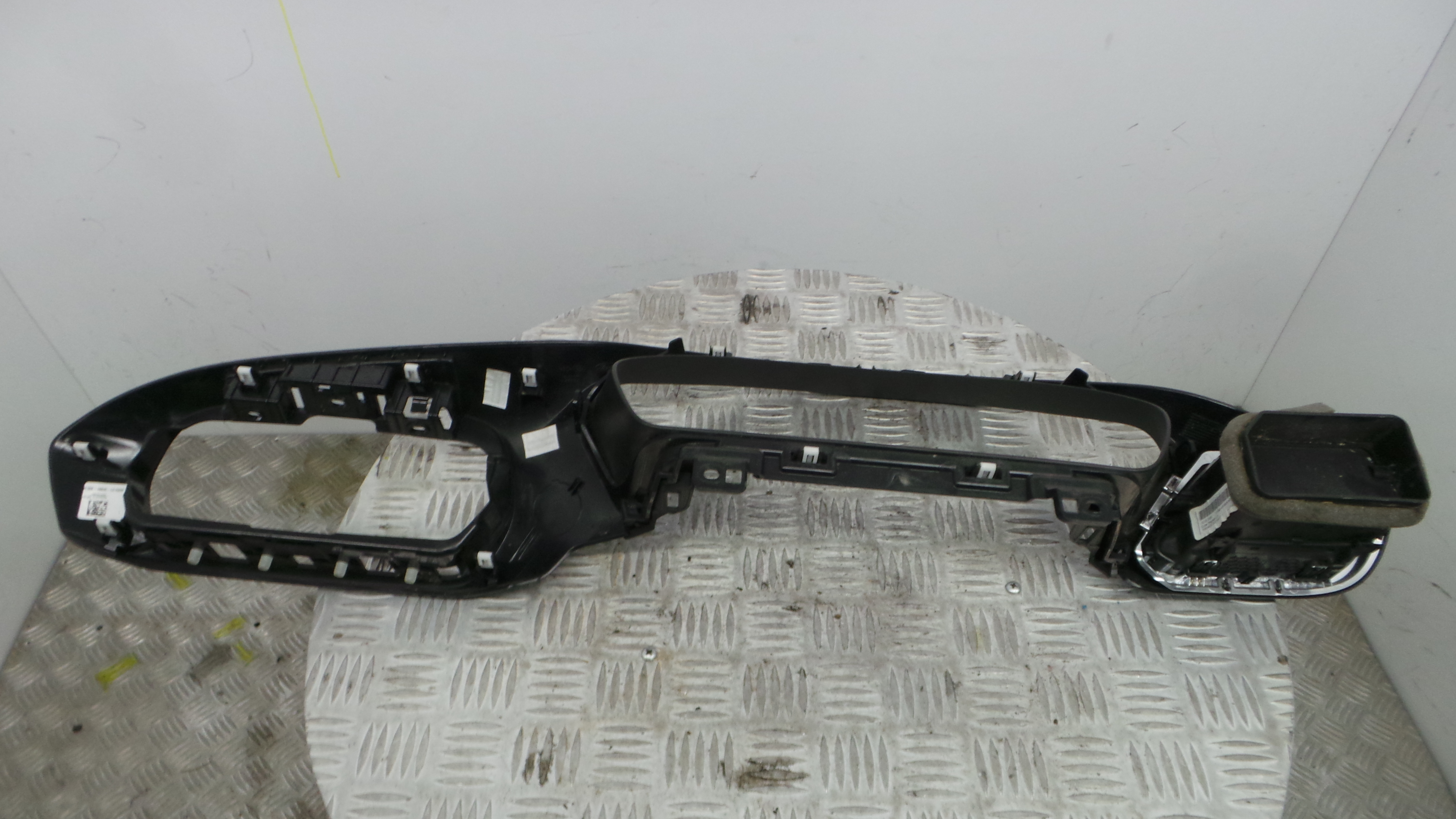 Aro Consola Central H1BB-18835-LC - FORD FIESTA VII (HJ, HF)-33645985