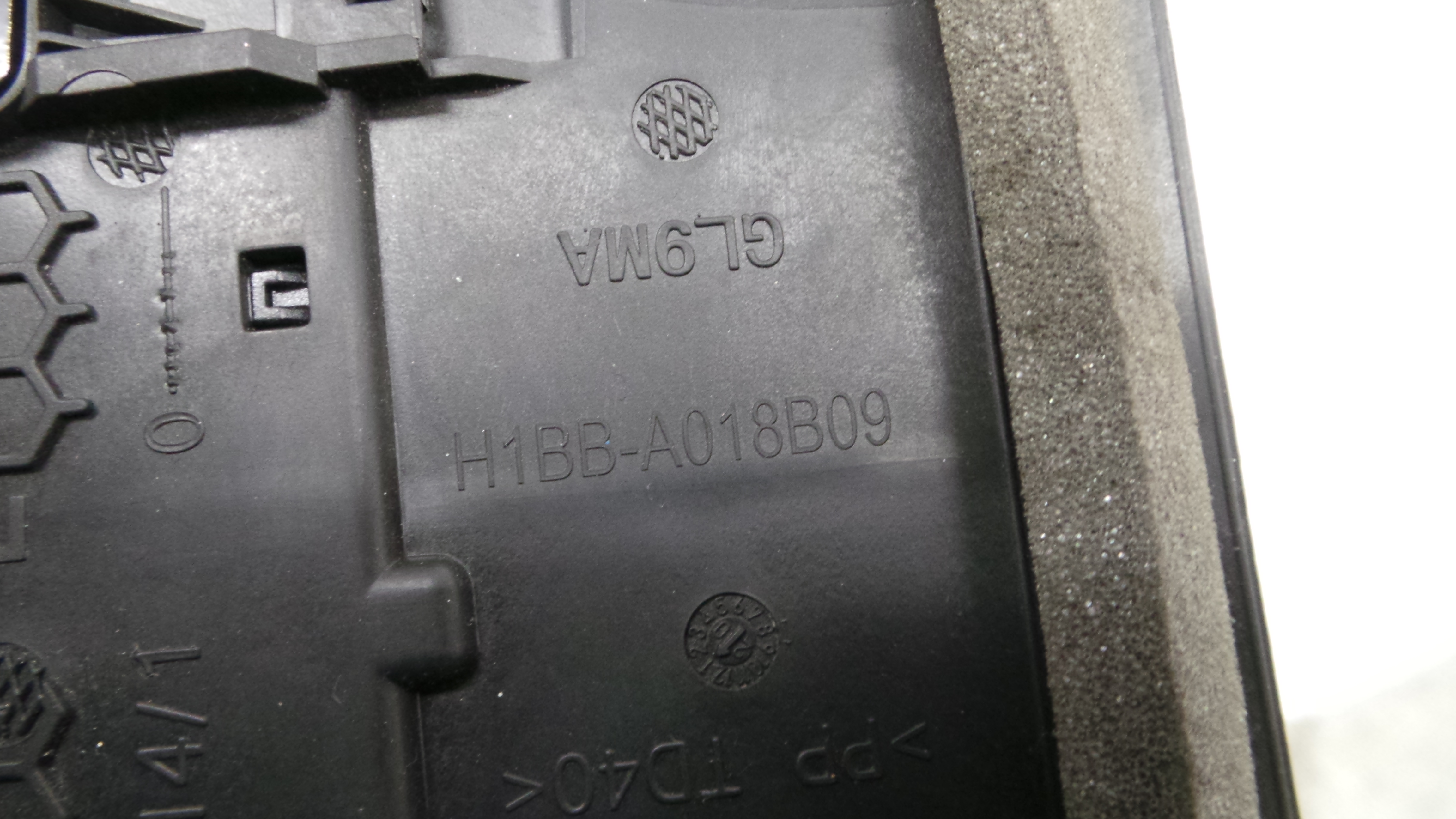 Aro Consola Central H1BB-18835-LC - FORD FIESTA VII (HJ, HF)-33645985