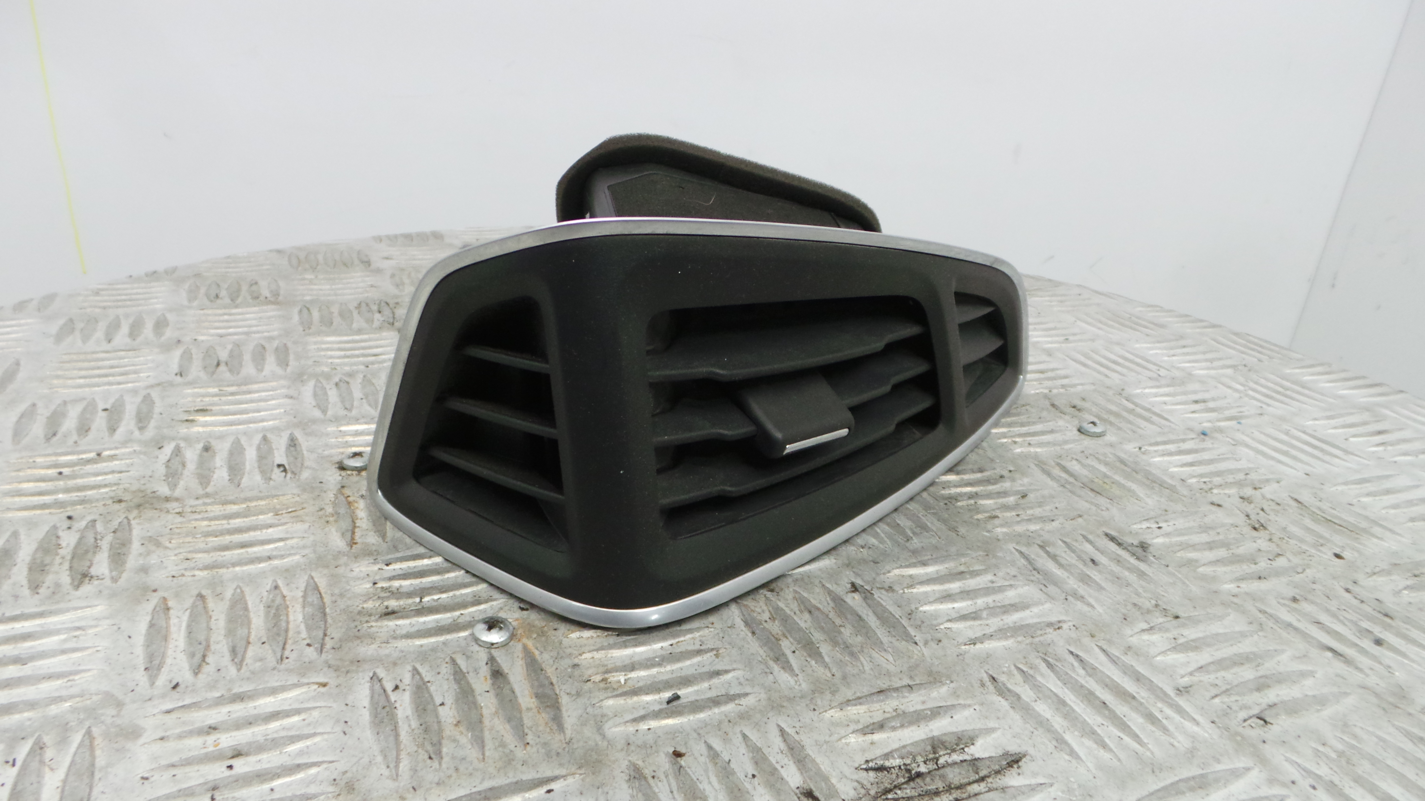 Grelha da Sofagem BM51-018B08-AAW/BAW/CAW/DAW - FORD FOCUS III-33646002 Grelha da Sofagem BM51-018B08-AAW/BAW/CAW/DAW - FORD FOCUS III-33646002