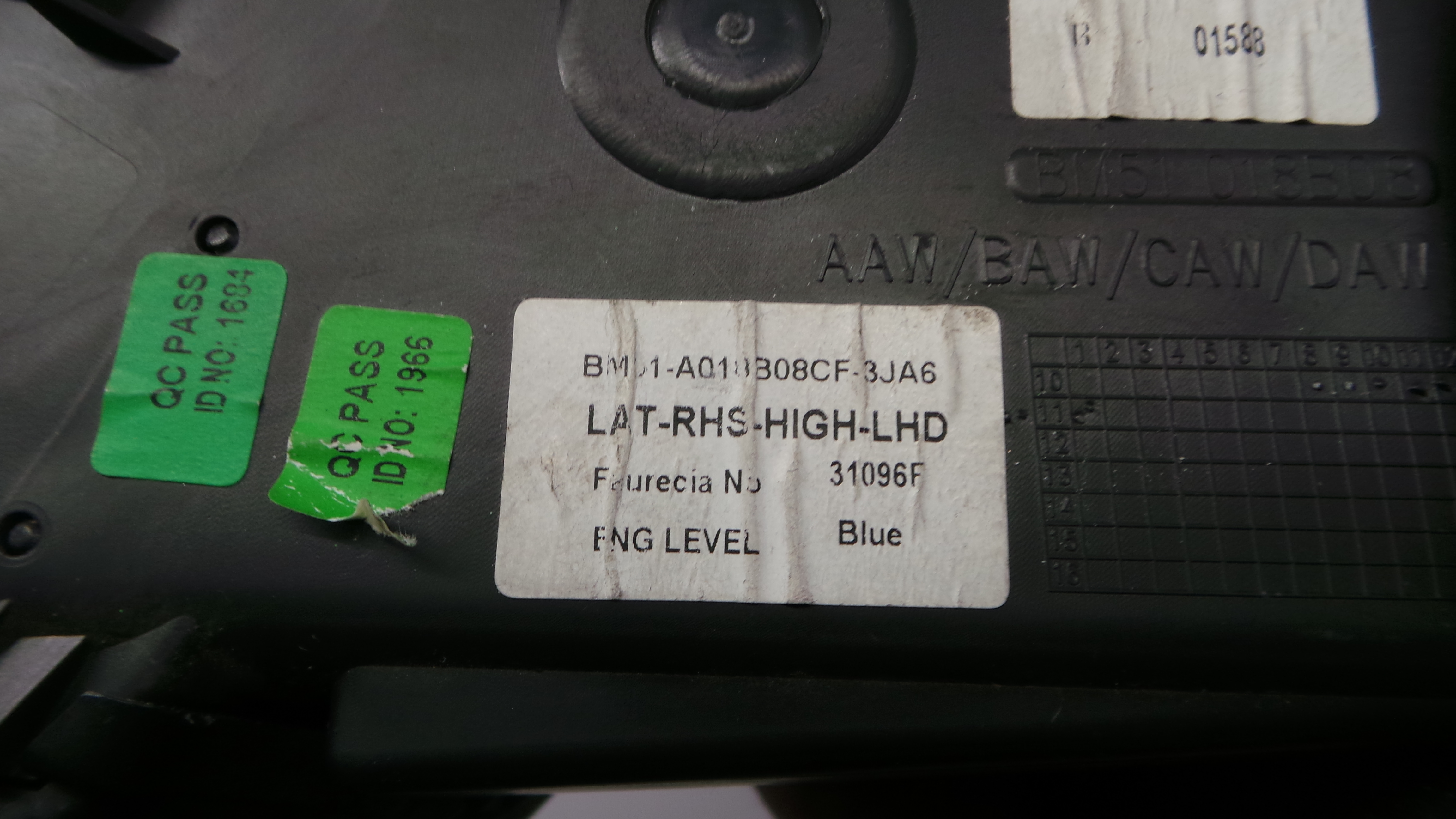 Grelha da Sofagem BM51-018B08-AAW/BAW/CAW/DAW - FORD FOCUS III-33646002