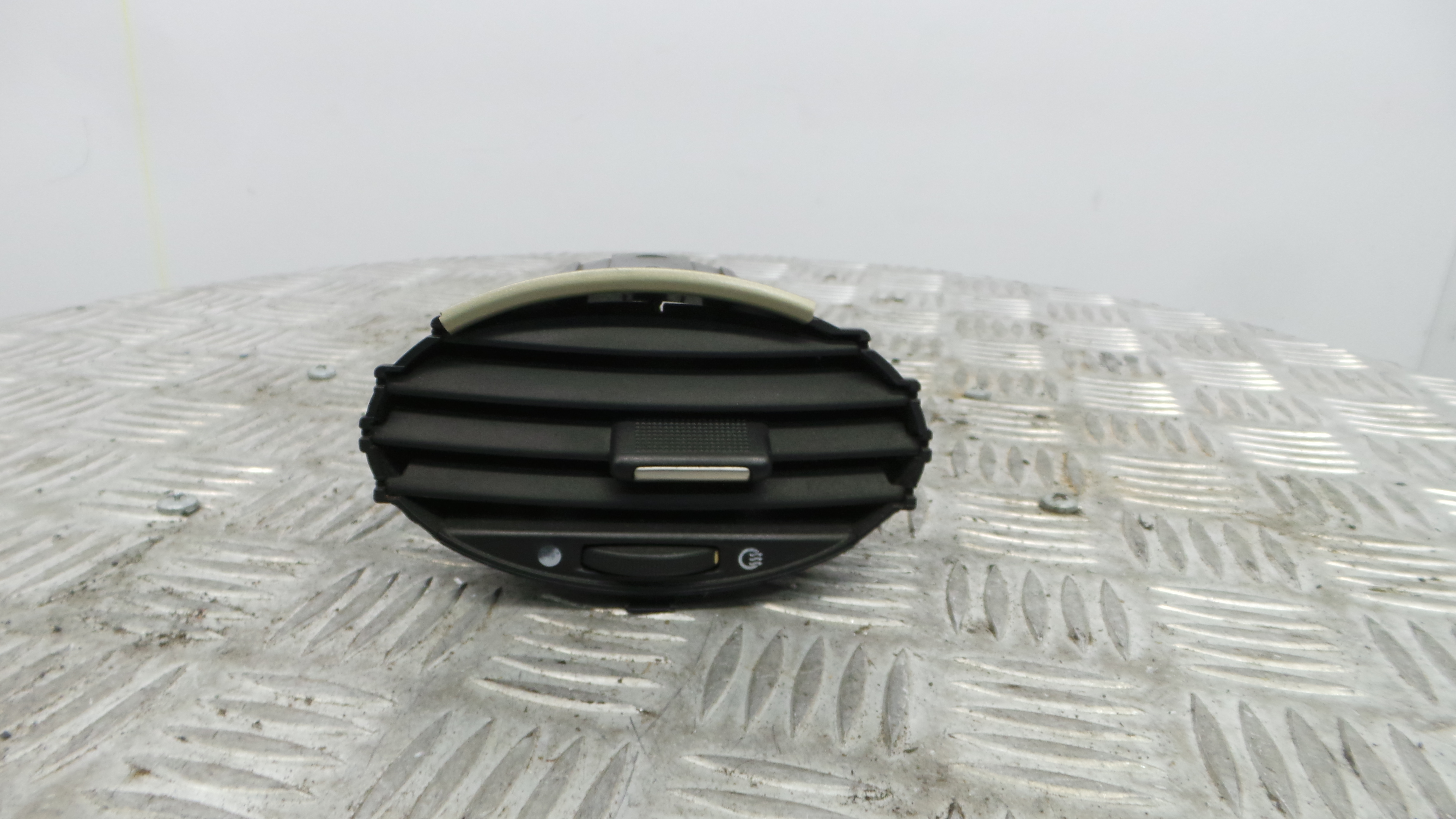 Grelha da Sofagem 4M51-A014L21-AD - FORD FOCUS II (DA_, HCP, DP)-33646005 Grelha da Sofagem 4M51-A014L21-AD - FORD FOCUS II (DA_, HCP, DP)-33646005