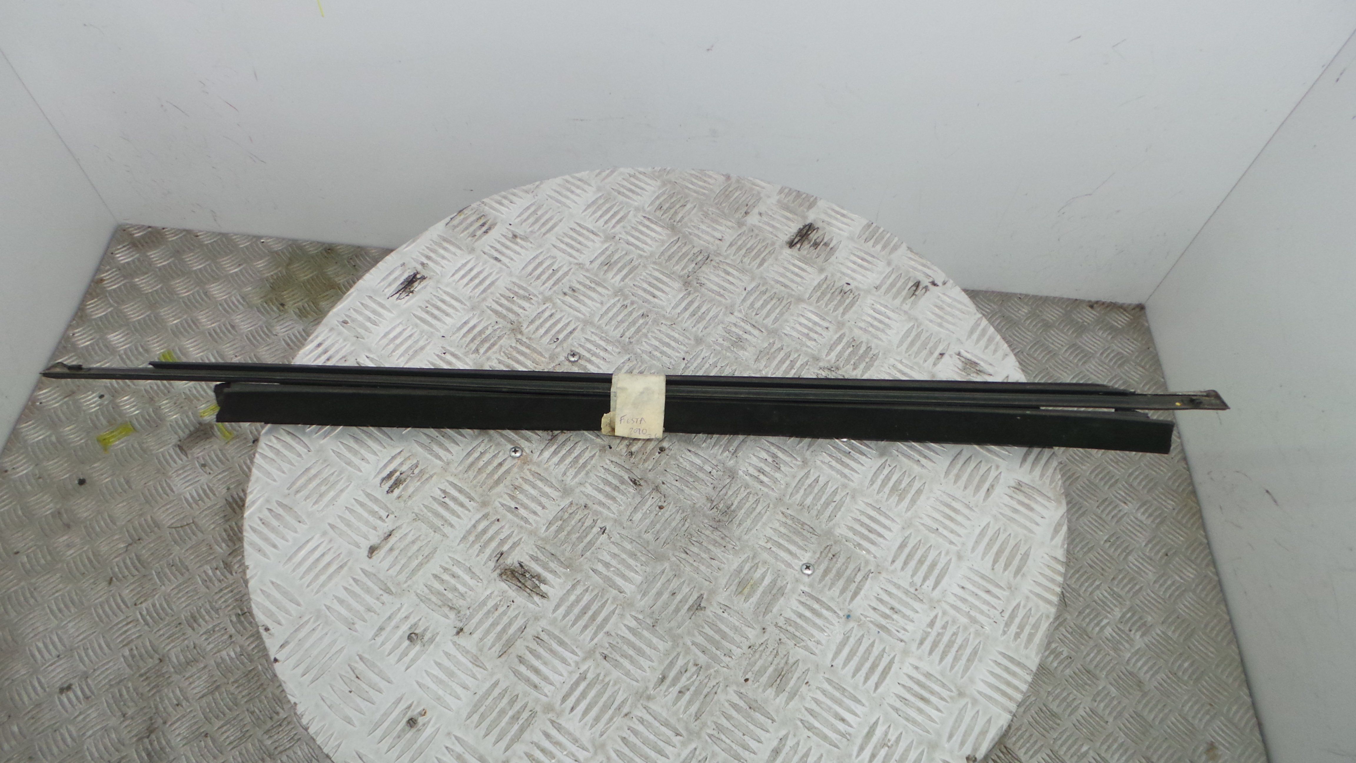 Raspador de gelo  - FORD FIESTA VI (CB1, CCN)-33646011