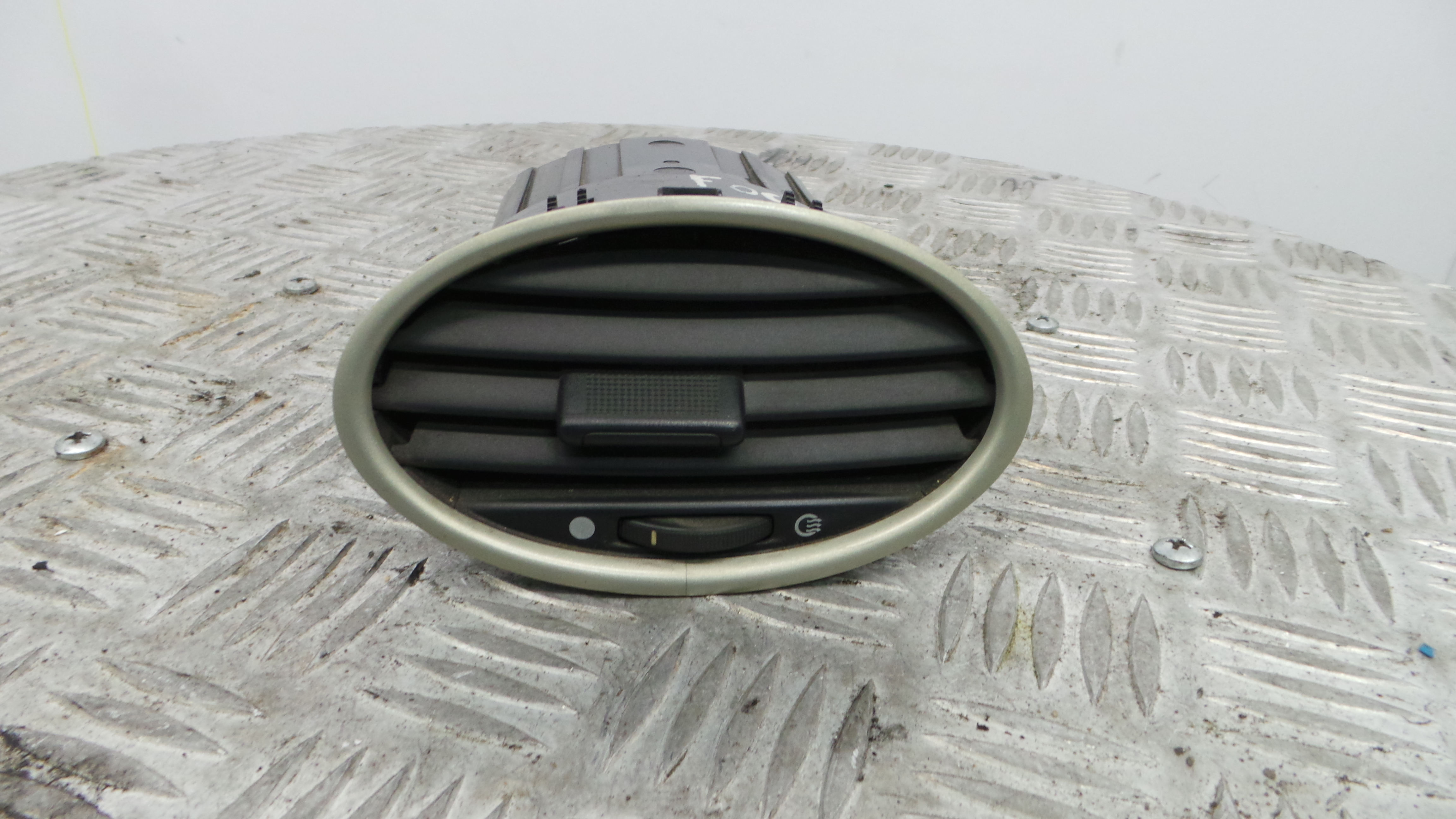 Grelha da Sofagem 4M51-A014L21-AD - FORD FOCUS II (DA_, HCP, DP)-33646013 Grelha da Sofagem 4M51-A014L21-AD - FORD FOCUS II (DA_, HCP, DP)-33646013