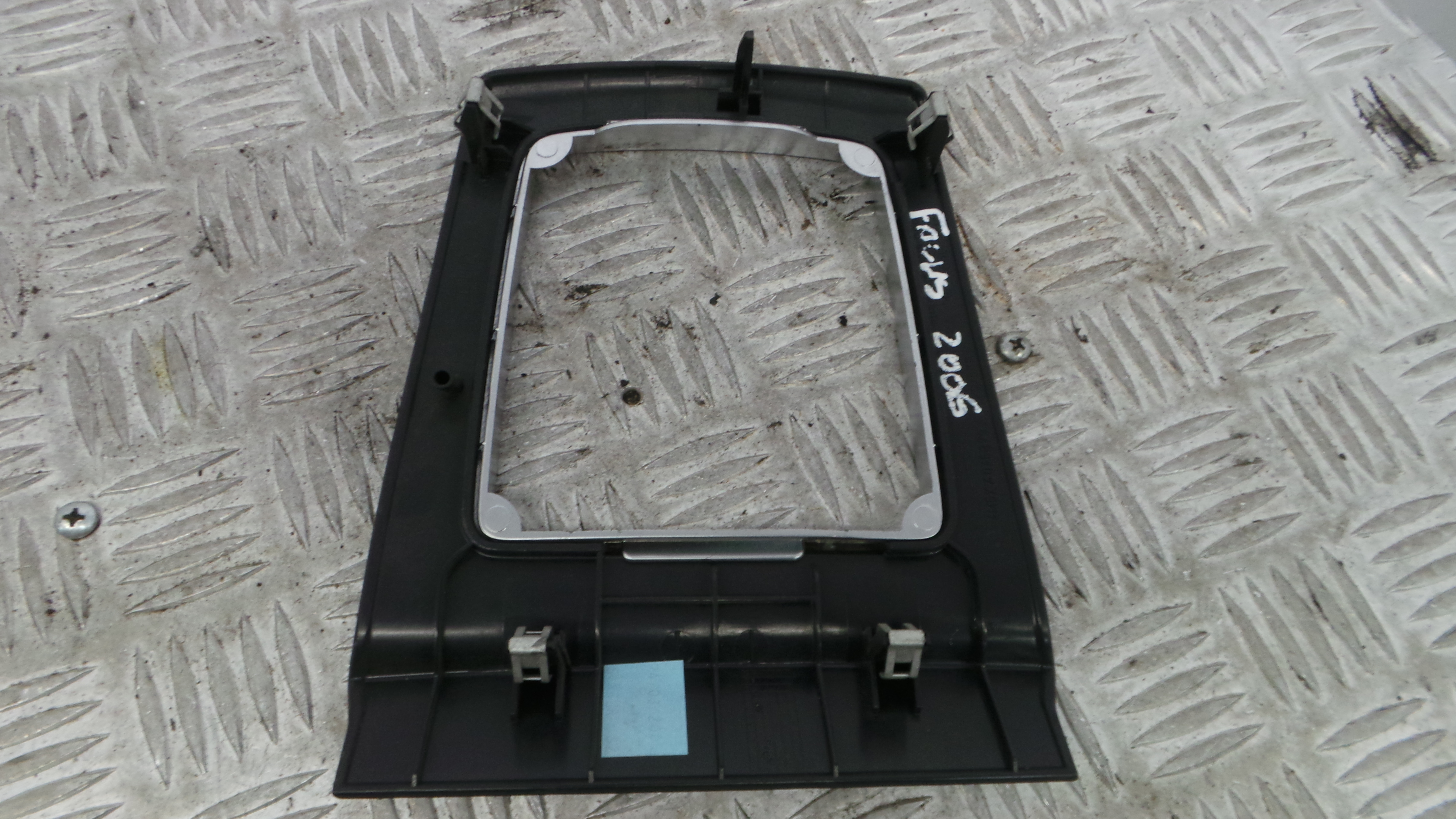 Aro Consola Central 4M5X-A045B79-AB - FORD FOCUS II (DA_, HCP, DP)-33646031