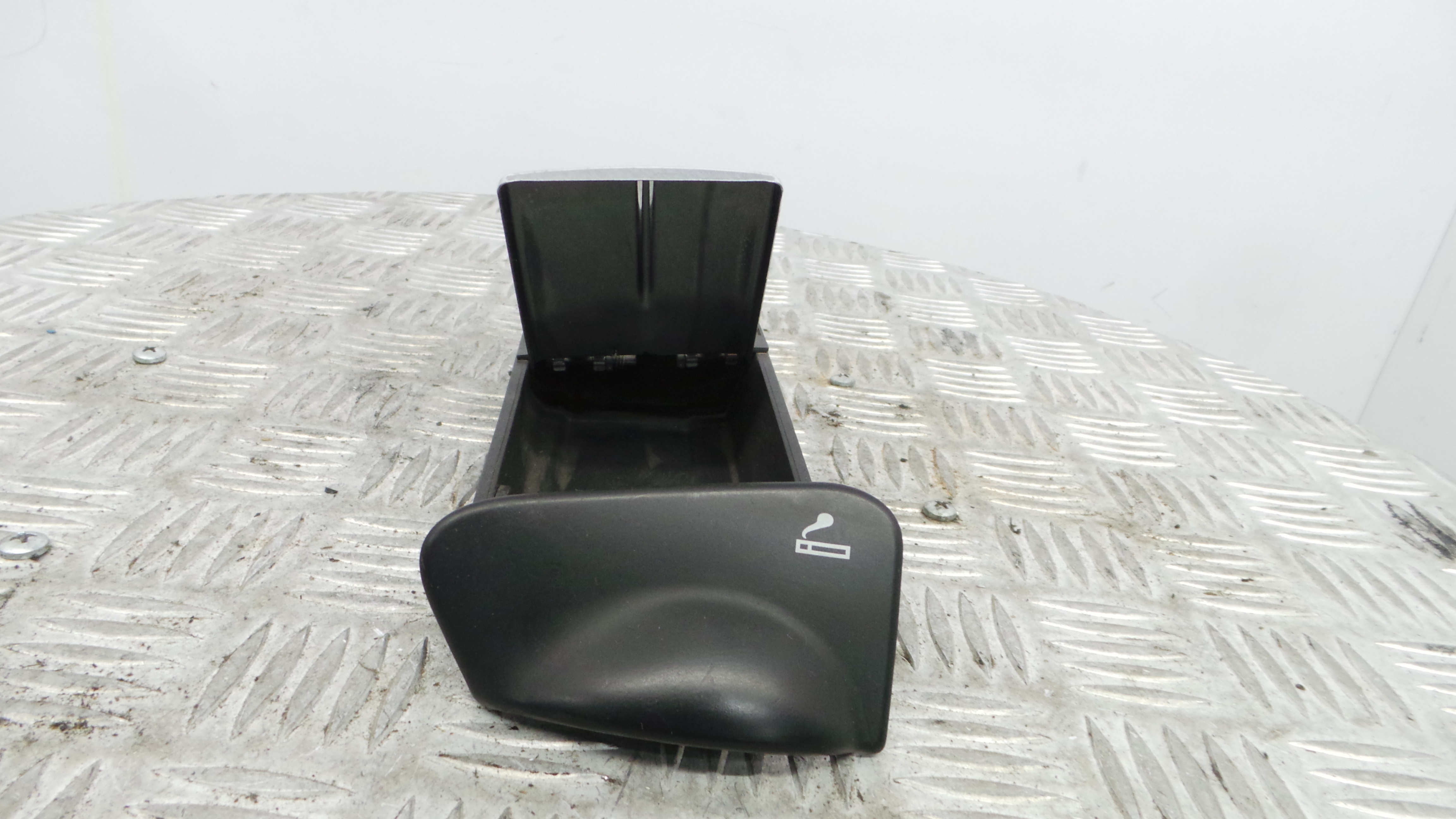 Cinzeiro 98AB-A04810-CEW - FORD FOCUS I (DAW, DBW)-33646082