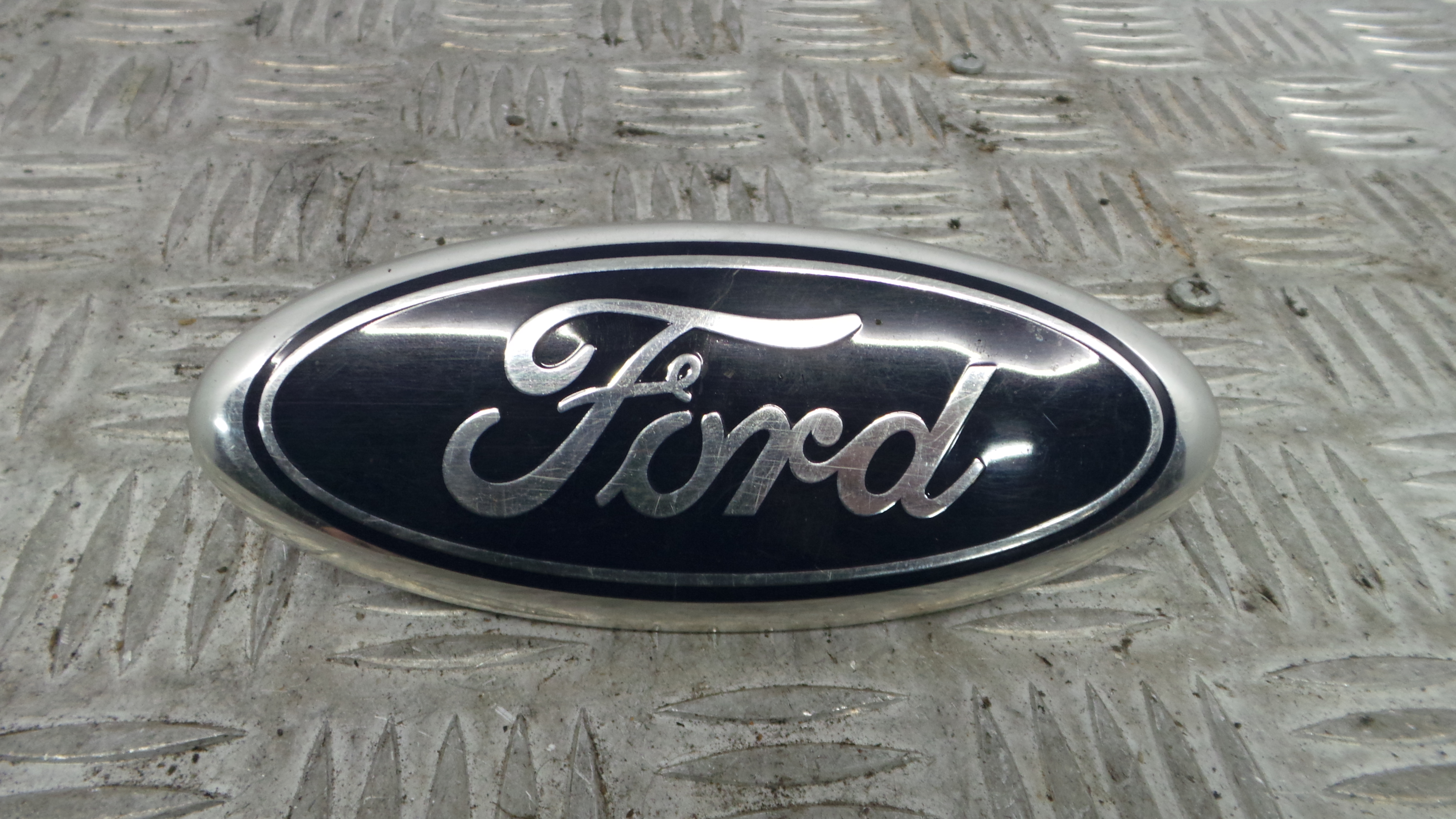 Emblema da Mala 2N11-N425A52-AA - FORD FOCUS III-33646334